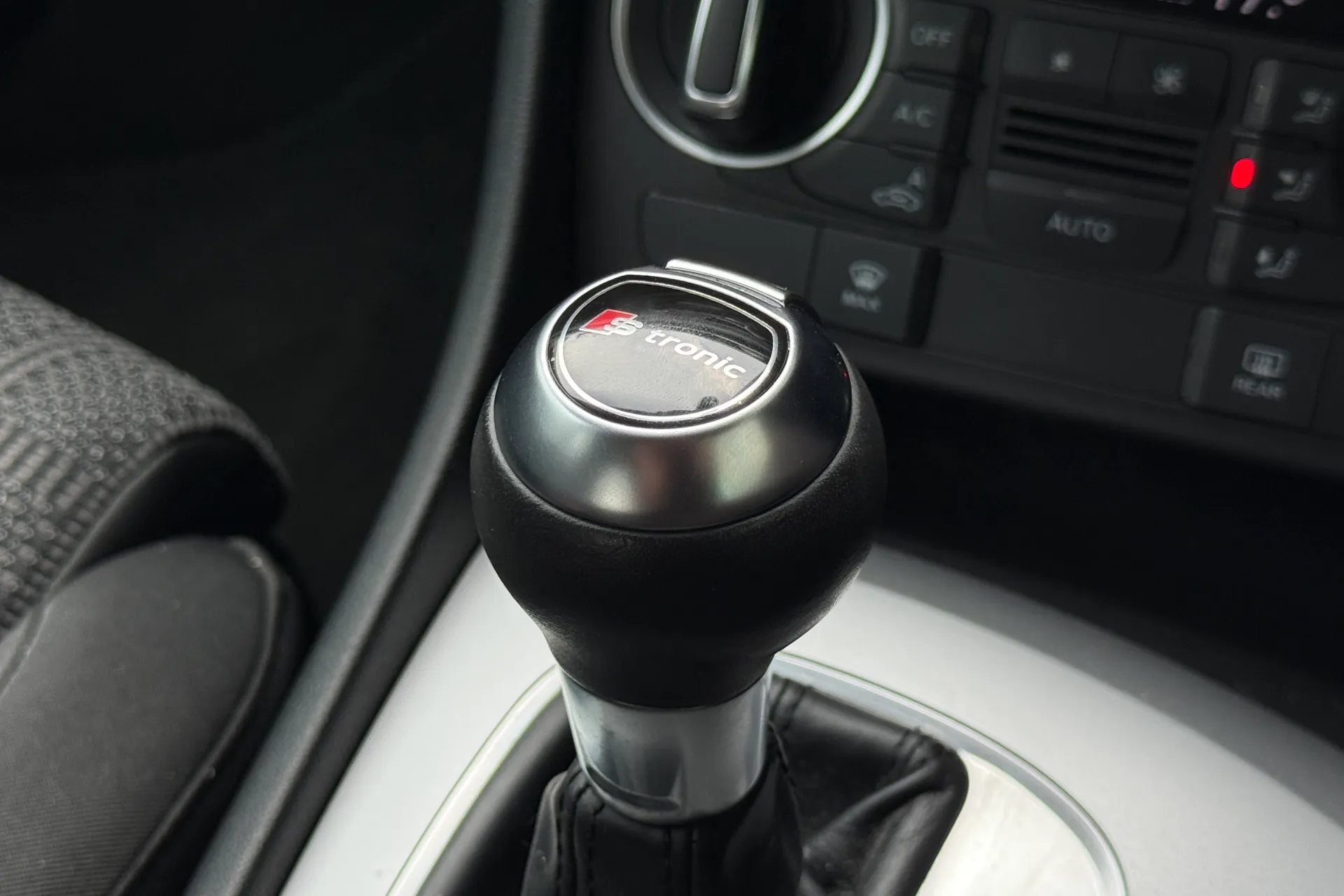 Audi Q3 thumbnail image number 21