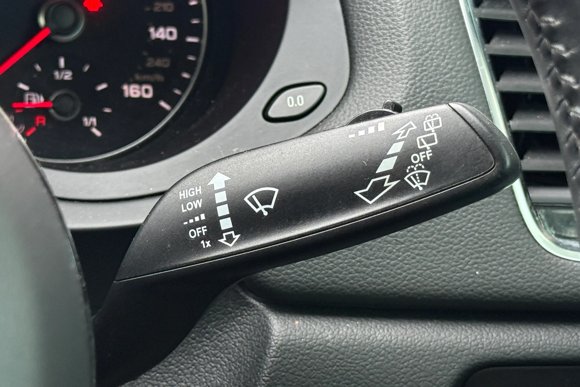 Audi Q3 thumbnail image number 14