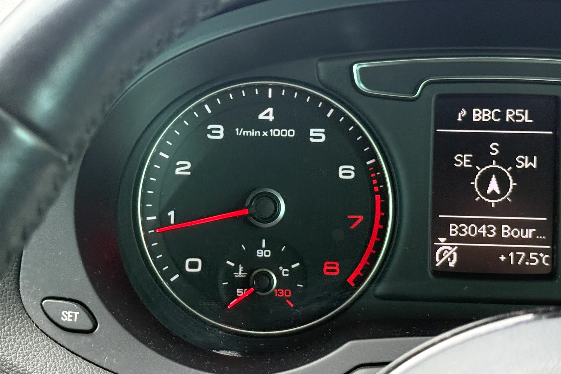 Audi Q3 thumbnail image number 10