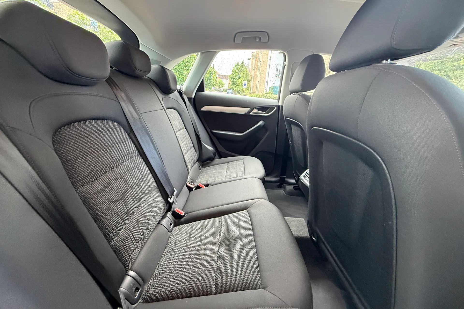 Audi Q3 thumbnail image number 39