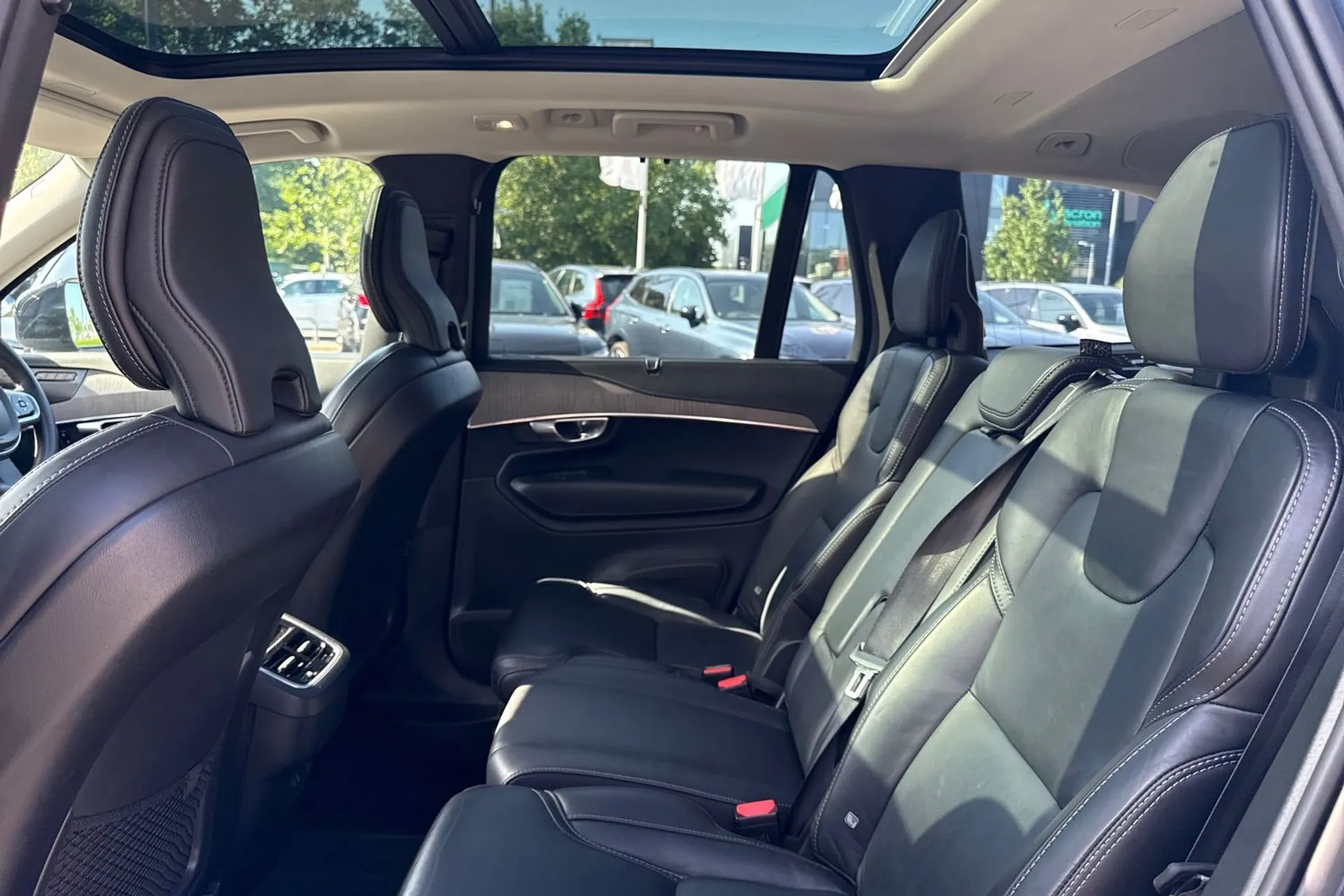 Volvo XC90 thumbnail image number 31