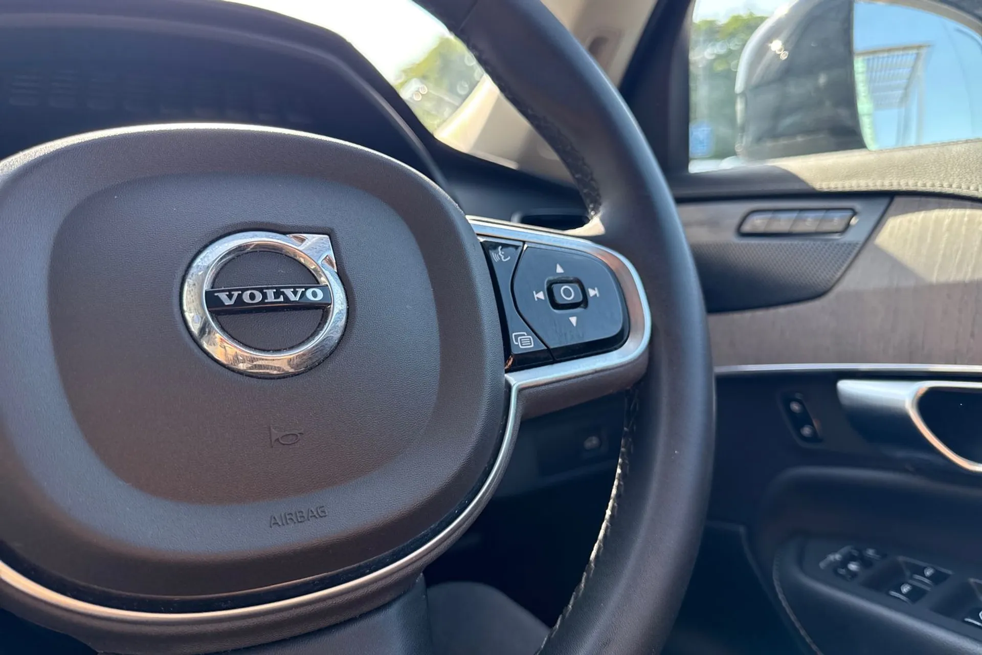 Volvo XC90 thumbnail image number 38