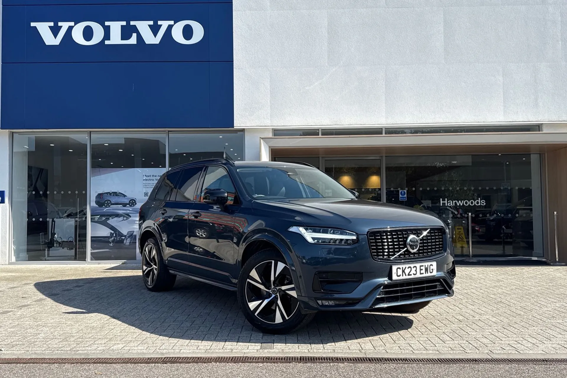 Volvo XC90 focused image