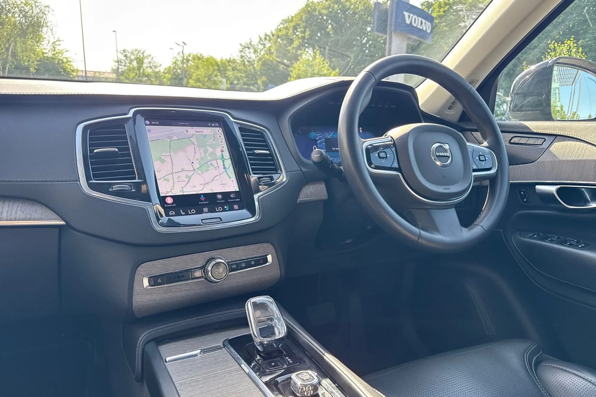 Volvo XC90 thumbnail image number 36