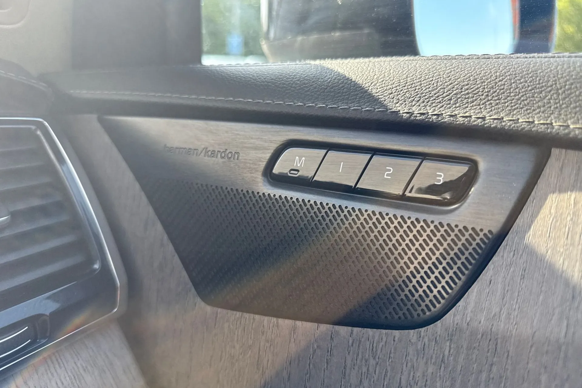 Volvo XC90 thumbnail image number 43