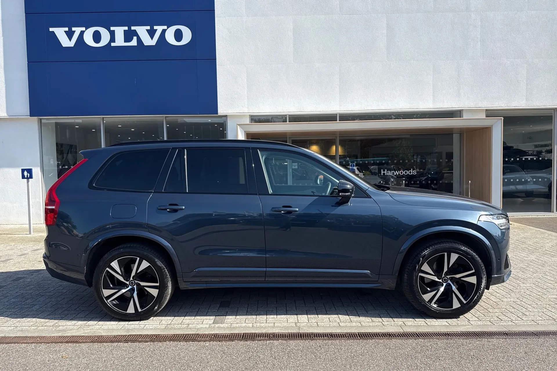 Volvo XC90 thumbnail image number 2