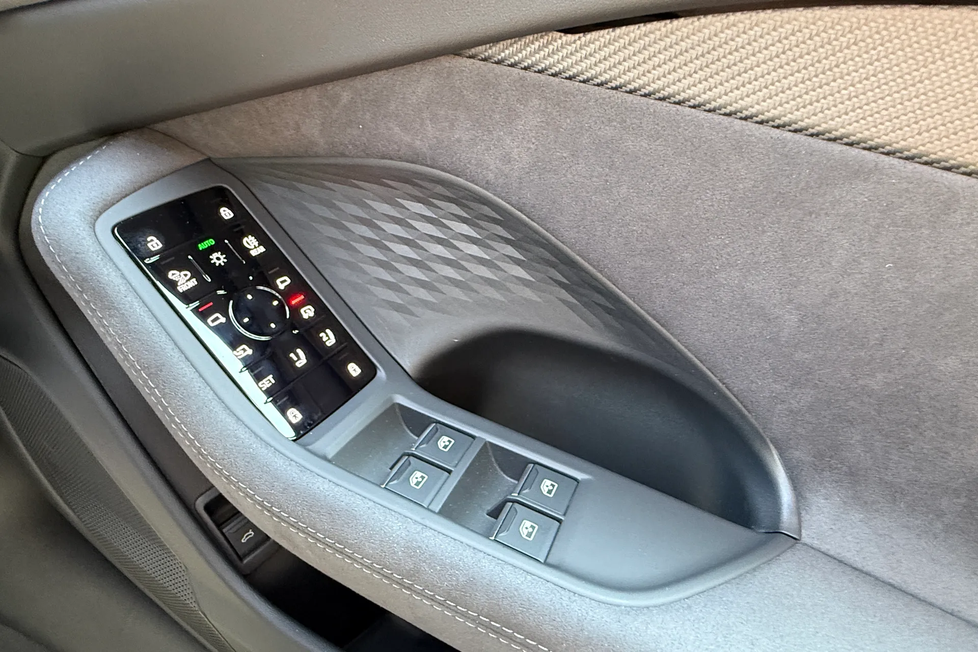 Audi A6 Avant thumbnail image number 37
