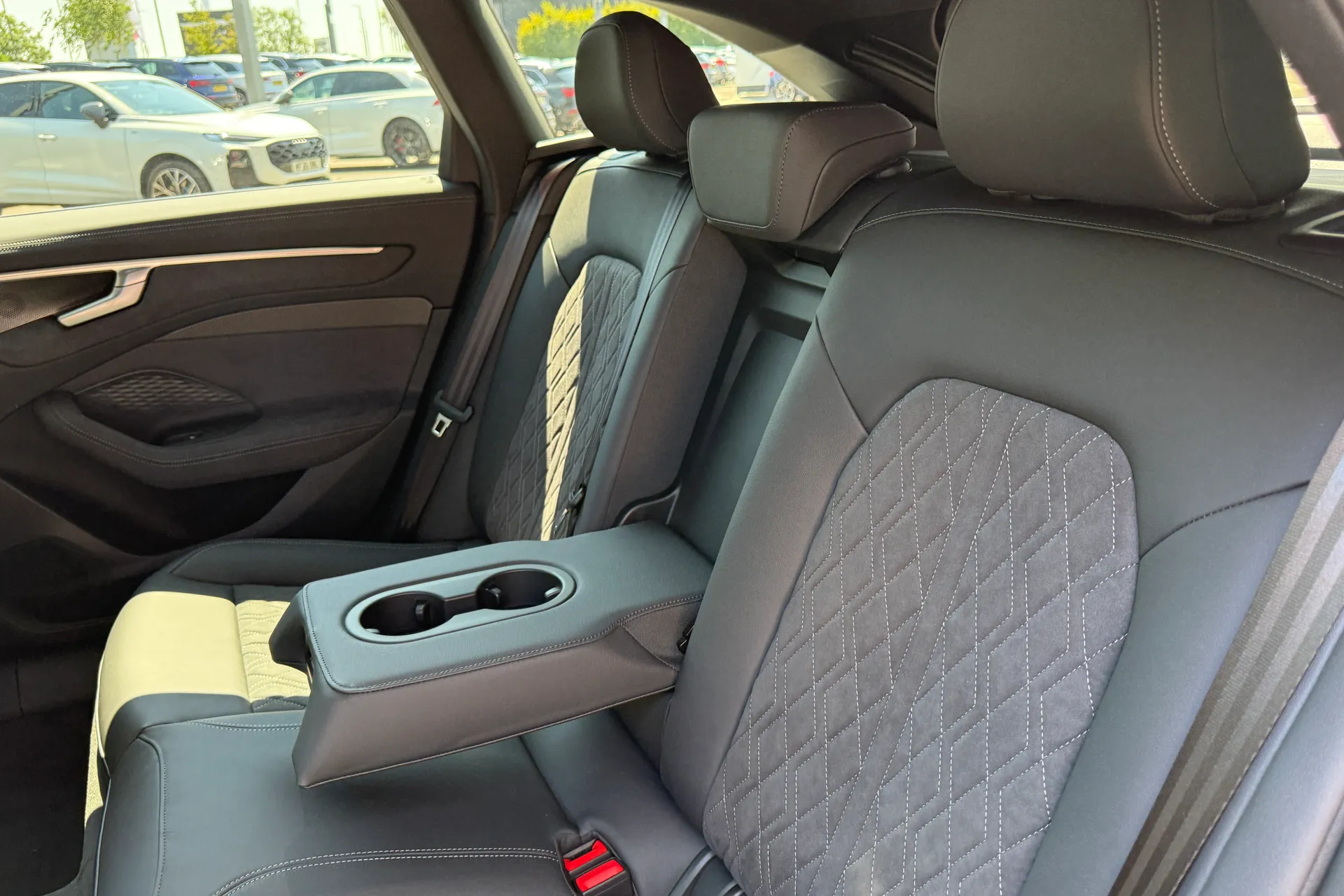 Audi A6 Avant thumbnail image number 23