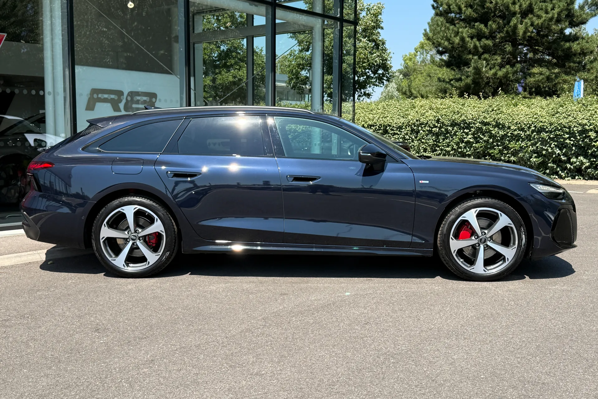 Audi A6 Avant thumbnail image number 2
