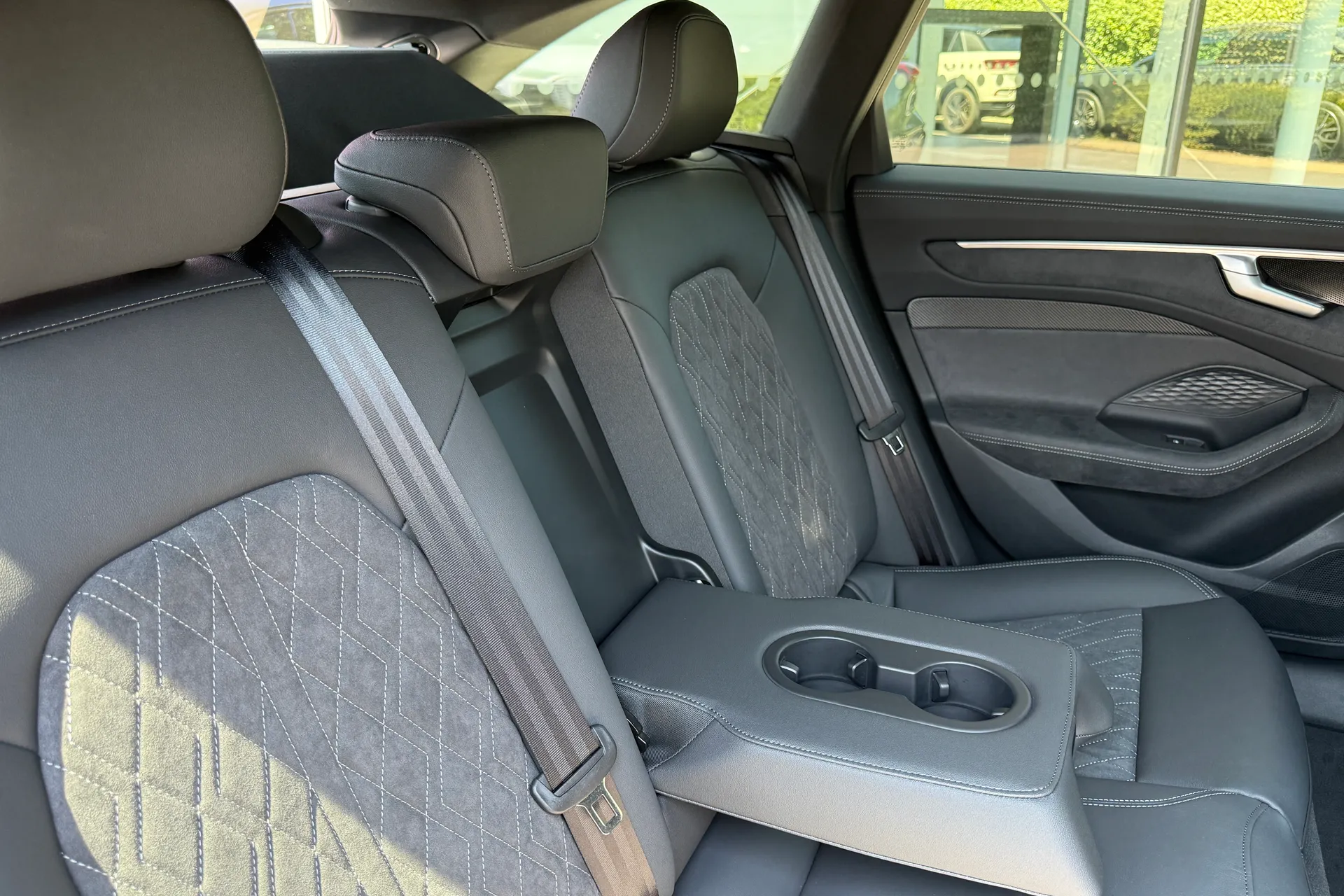 Audi A6 Avant thumbnail image number 27
