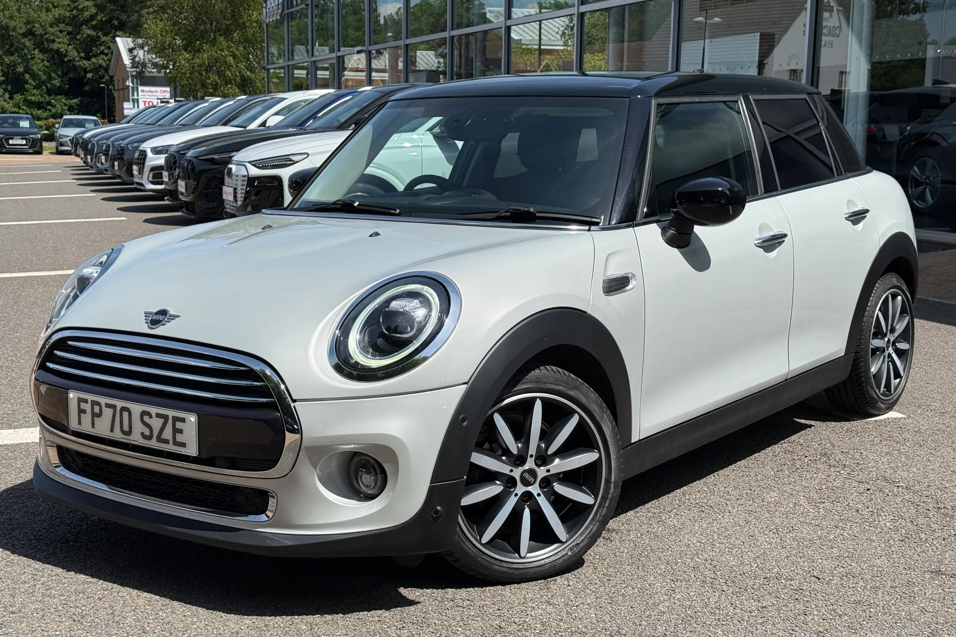 MINI HATCHBACK thumbnail image number 47