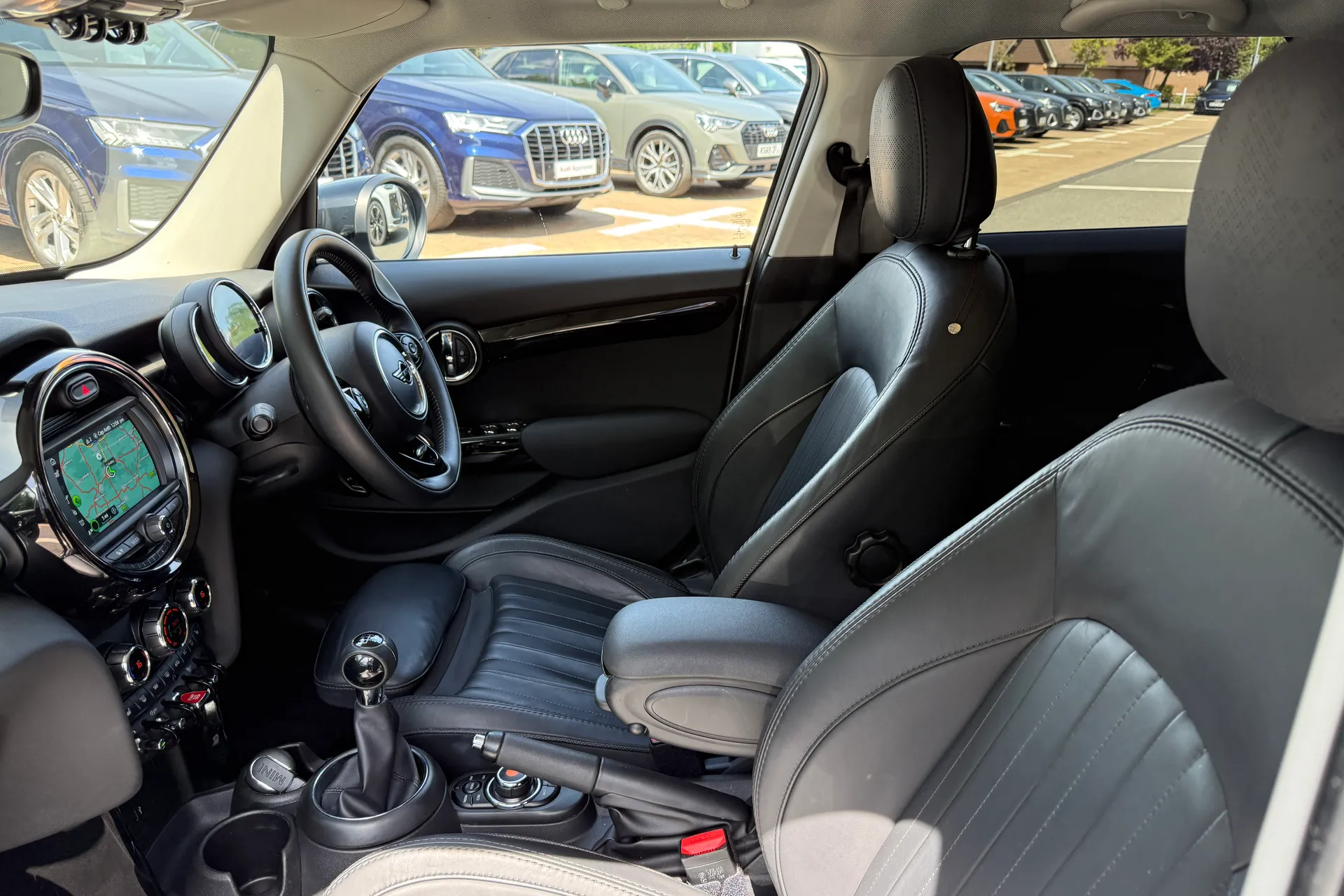 MINI HATCHBACK thumbnail image number 46