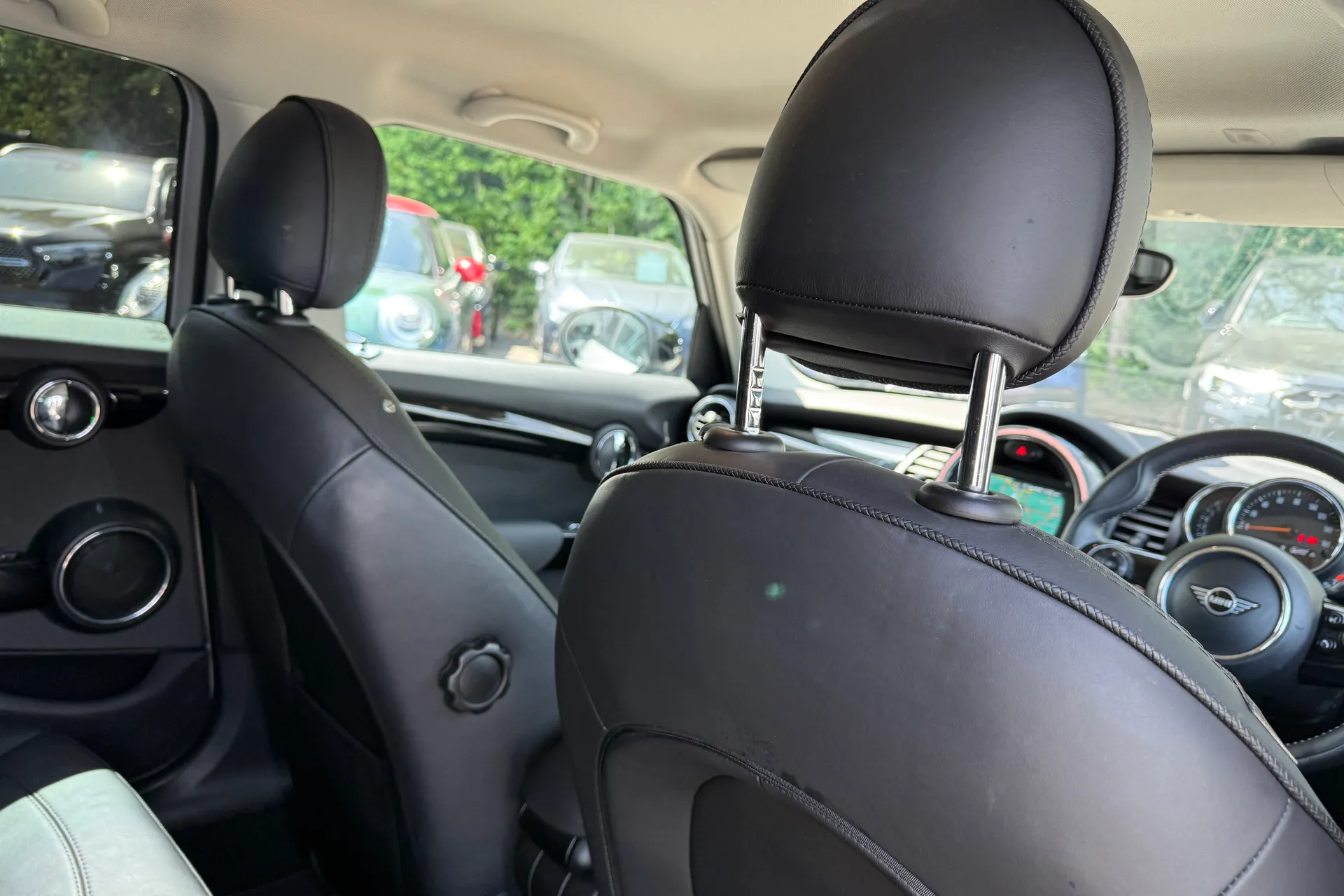MINI HATCHBACK thumbnail image number 29