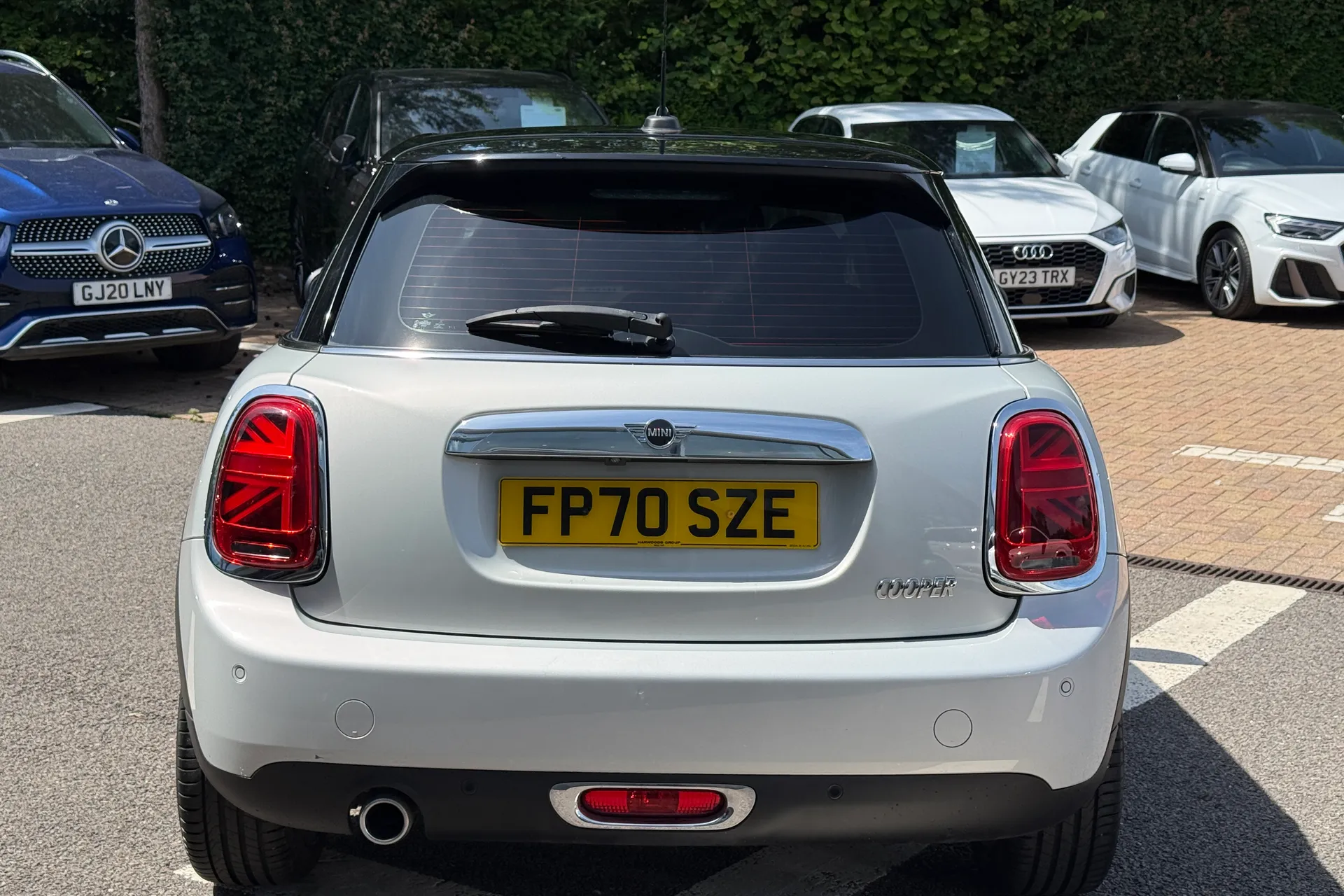MINI HATCHBACK thumbnail image number 36