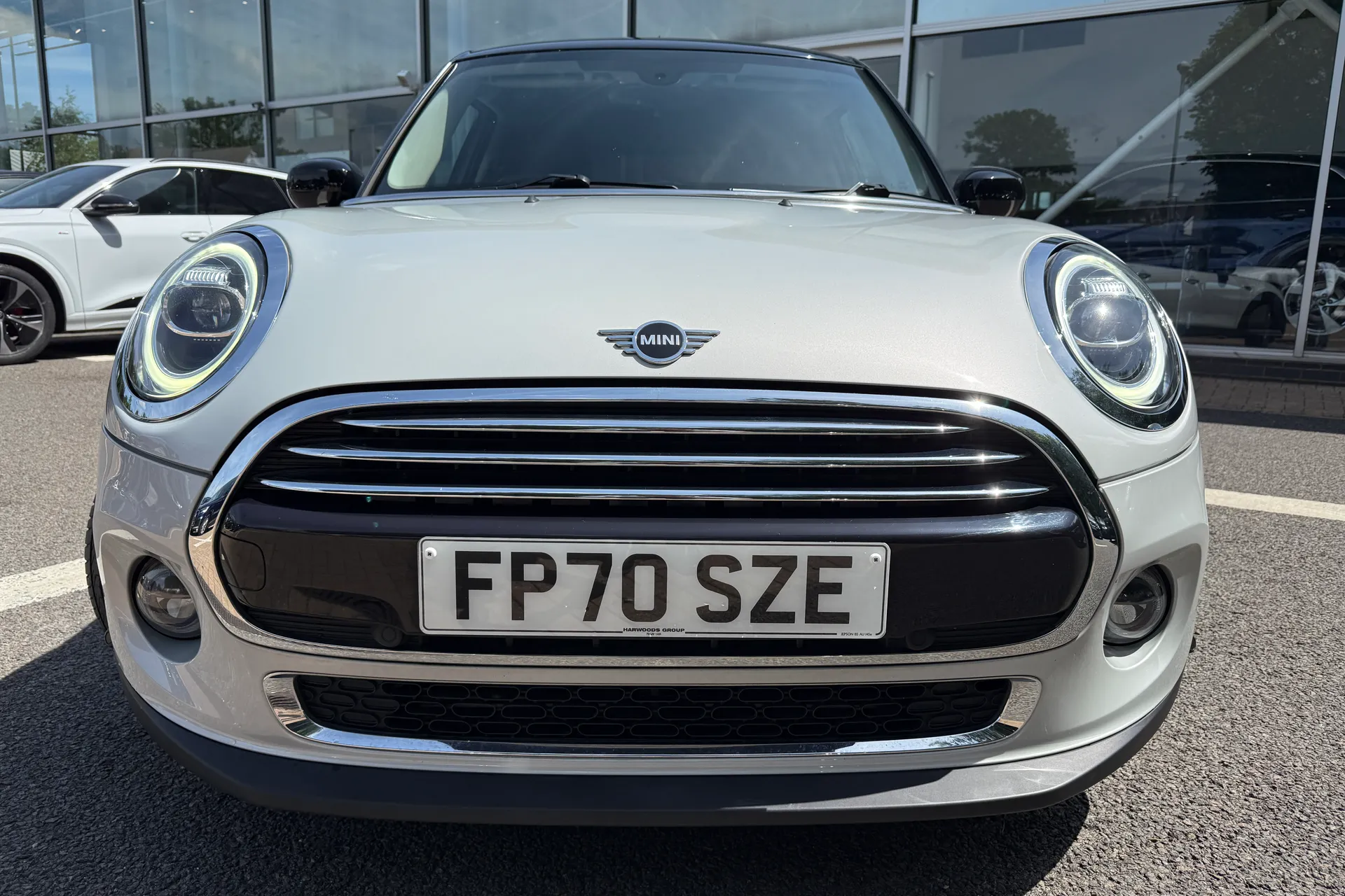 MINI HATCHBACK thumbnail image number 49