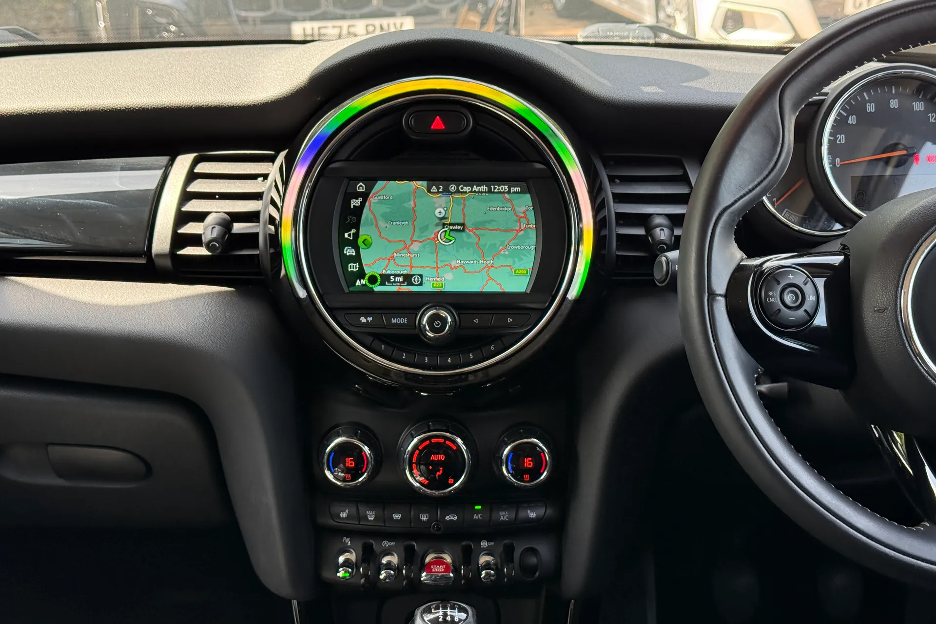 MINI HATCHBACK thumbnail image number 32