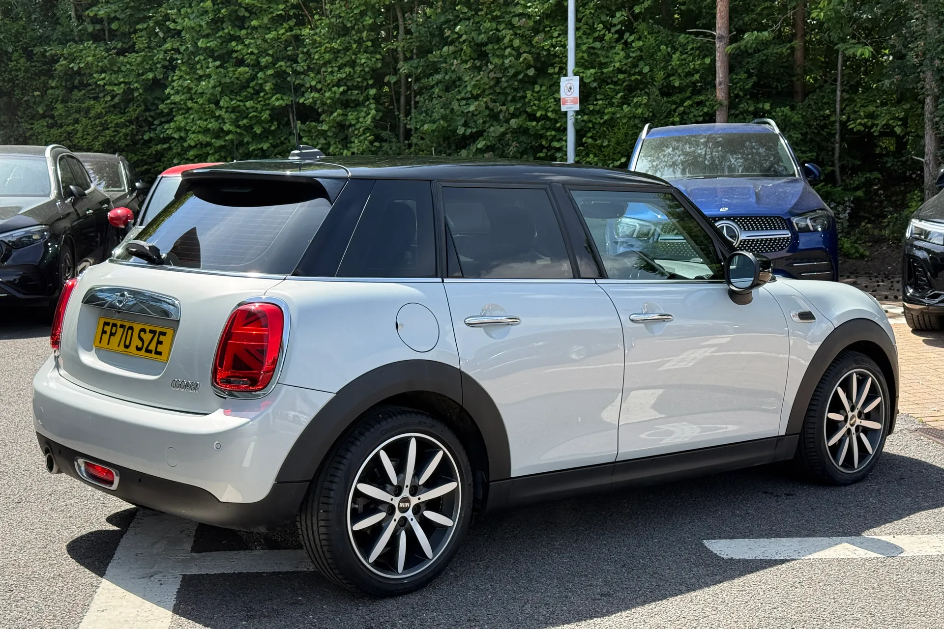 MINI HATCHBACK thumbnail image number 33