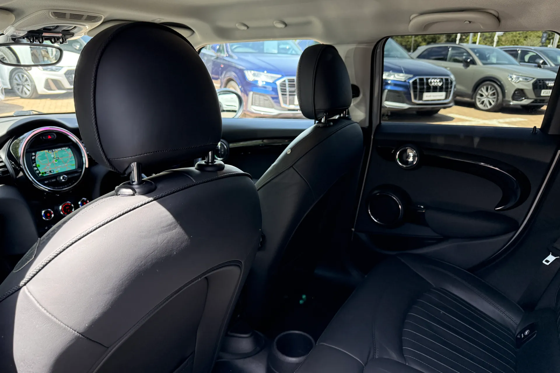 MINI HATCHBACK thumbnail image number 41