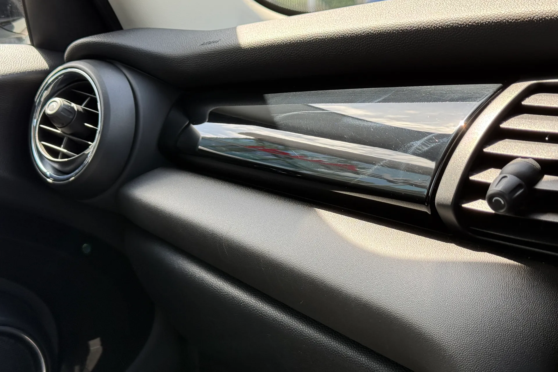 MINI HATCHBACK thumbnail image number 13