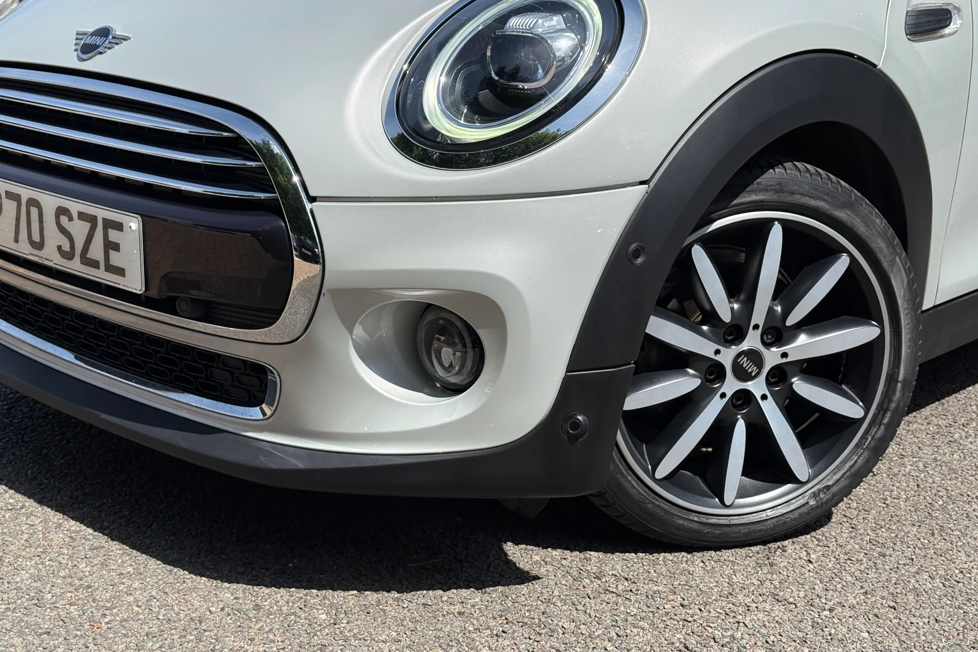 MINI HATCHBACK thumbnail image number 48