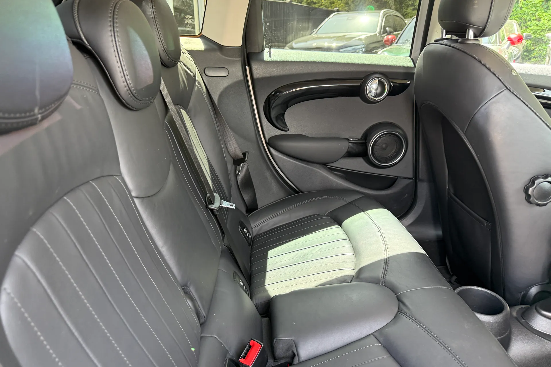 MINI HATCHBACK thumbnail image number 28
