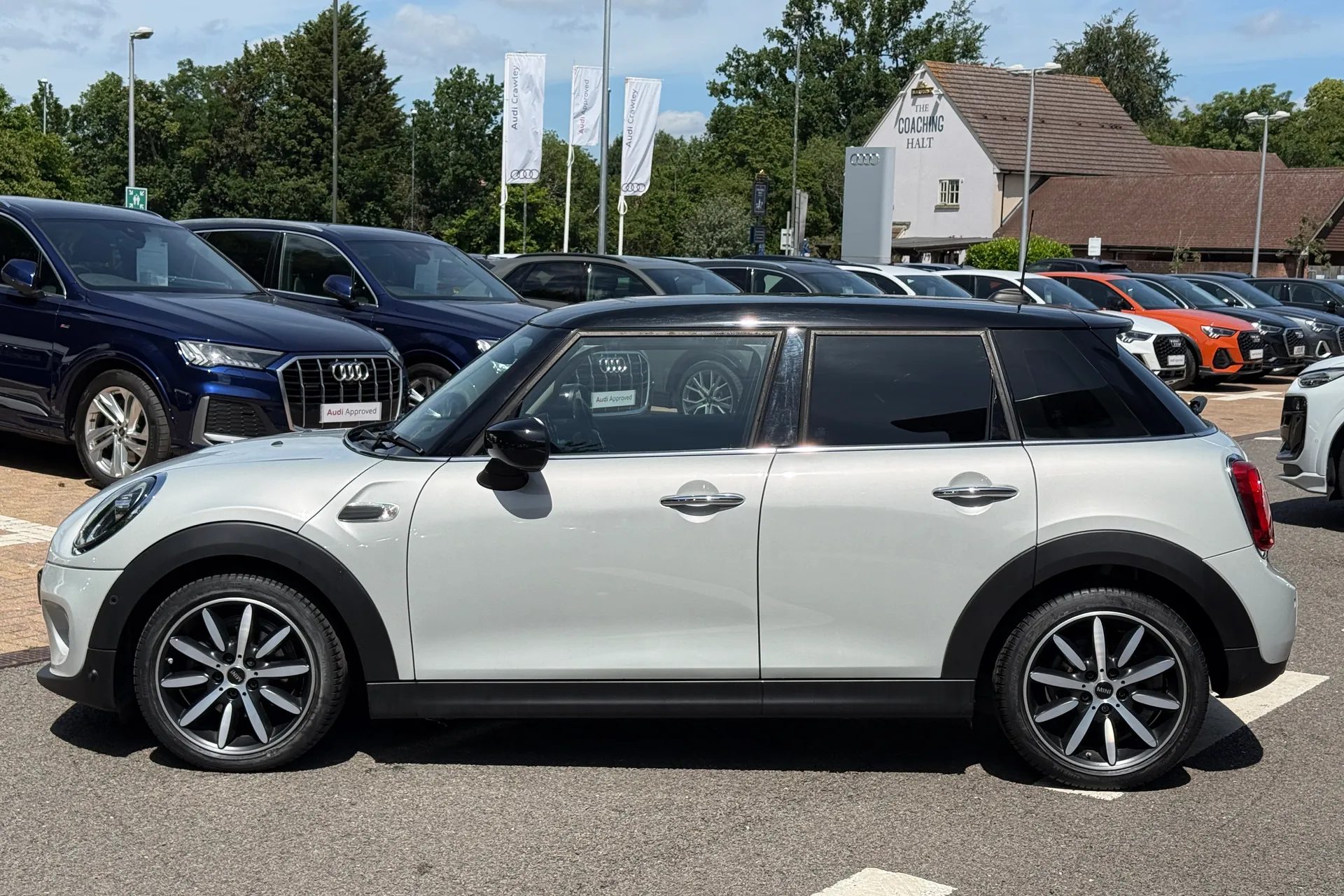 MINI HATCHBACK thumbnail image number 40