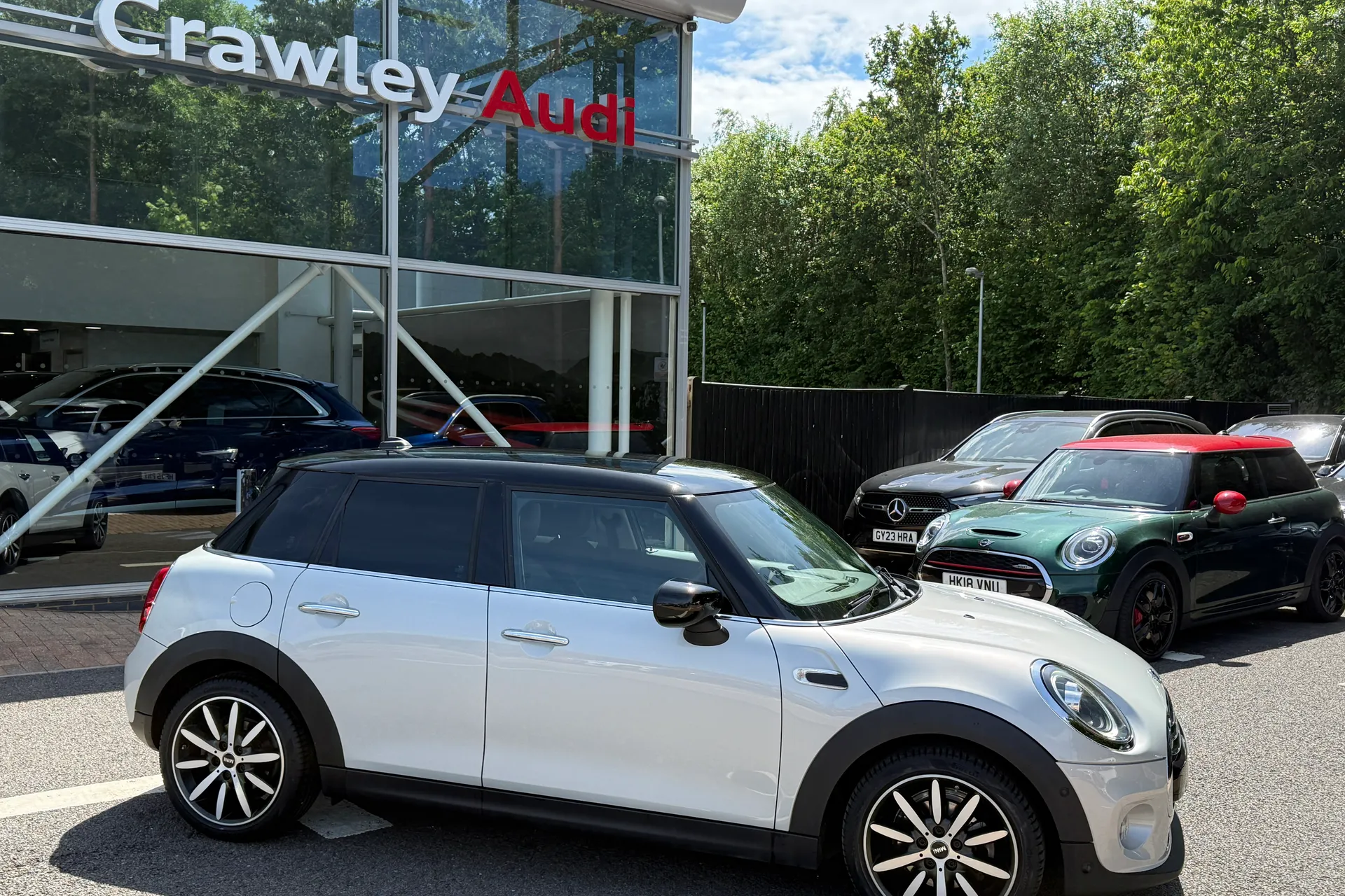 MINI HATCHBACK thumbnail image number 2