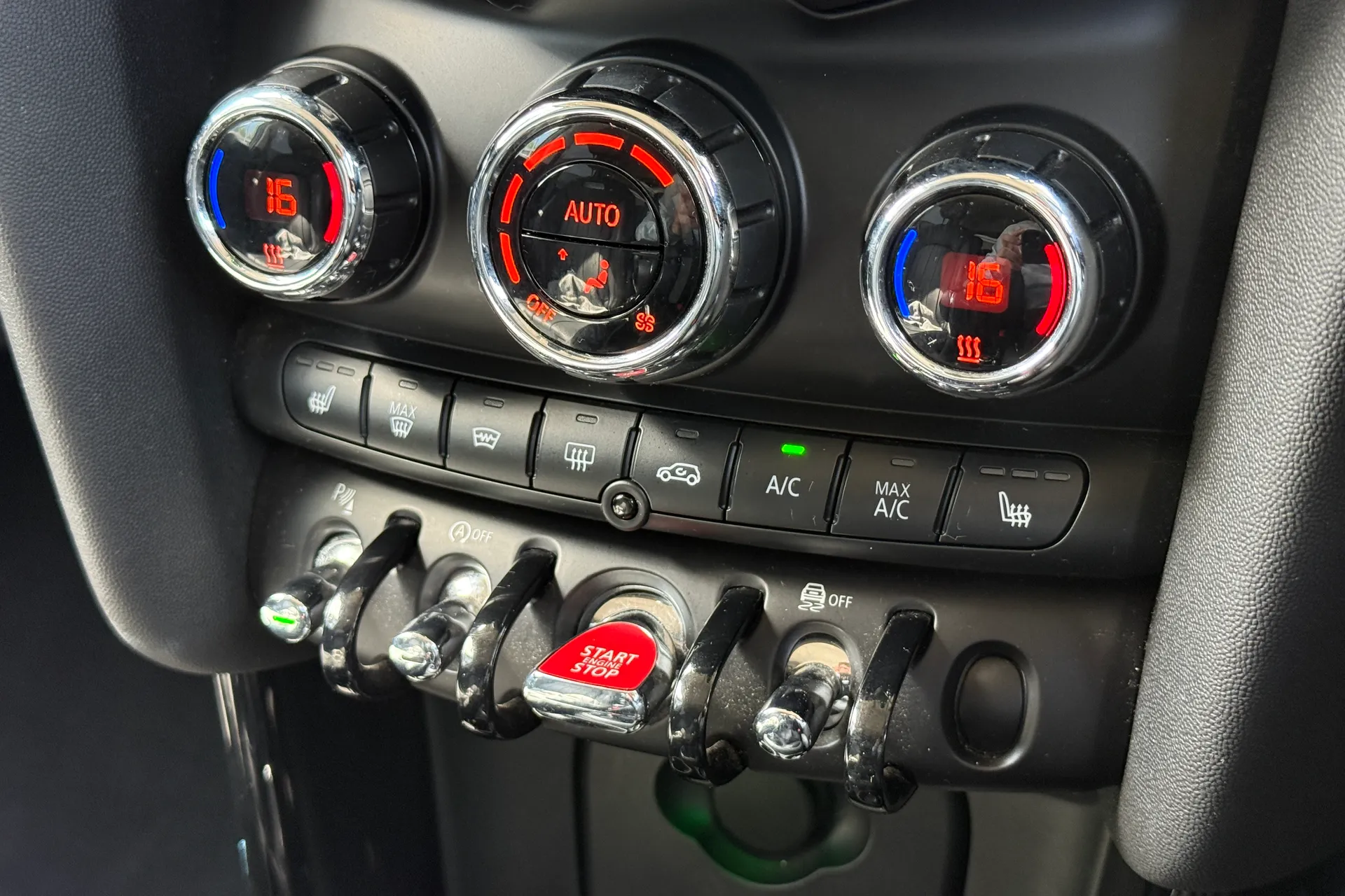 MINI HATCHBACK thumbnail image number 12