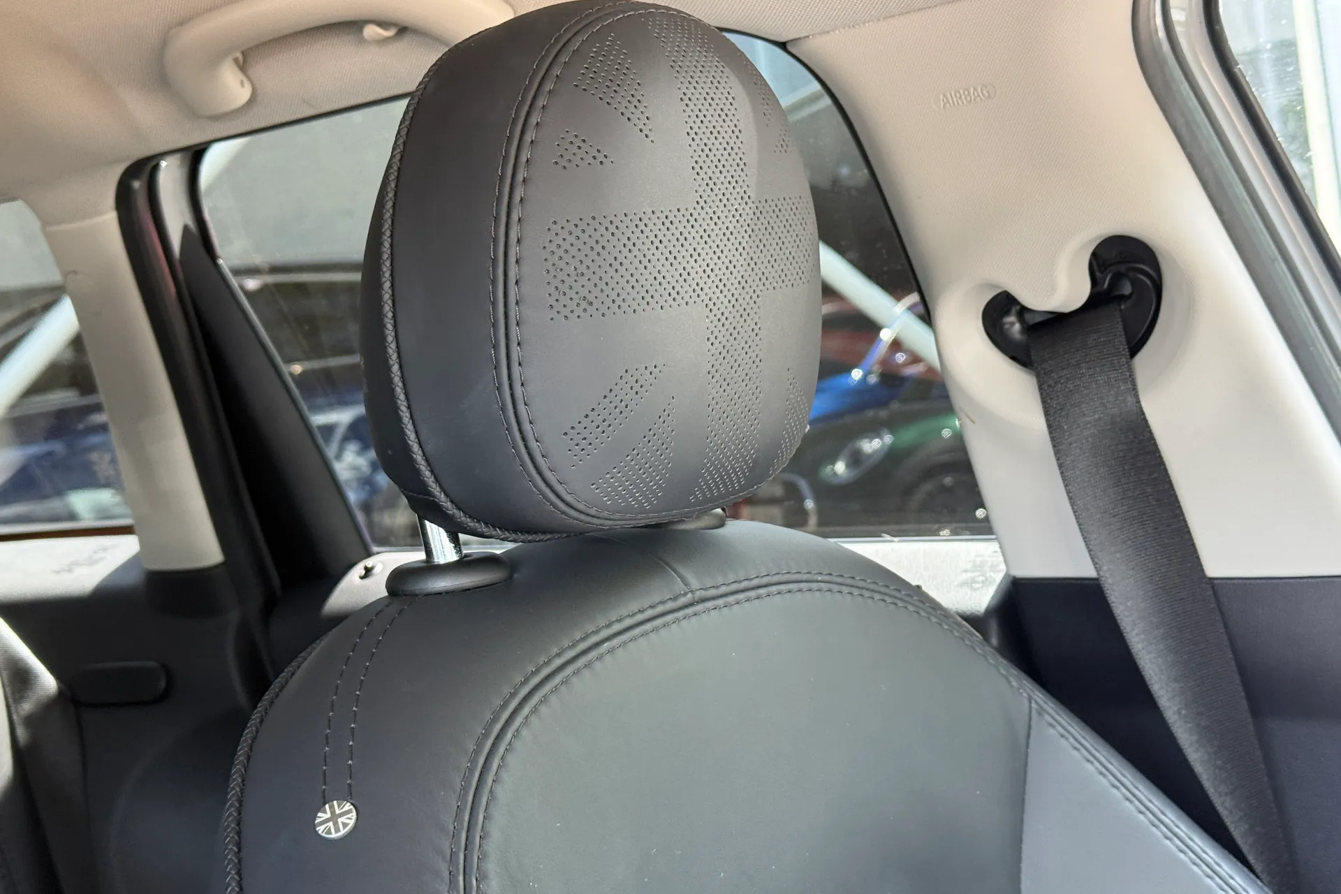 MINI HATCHBACK thumbnail image number 21