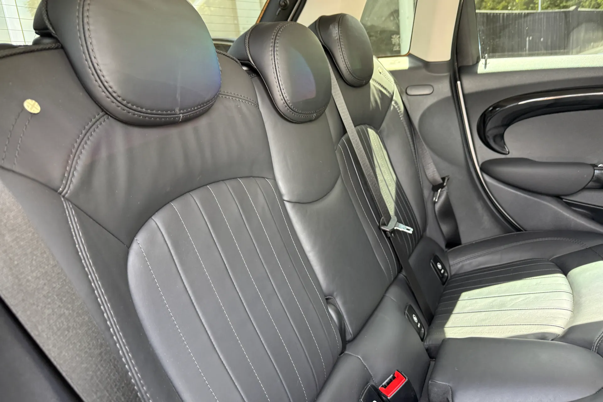 MINI HATCHBACK thumbnail image number 27