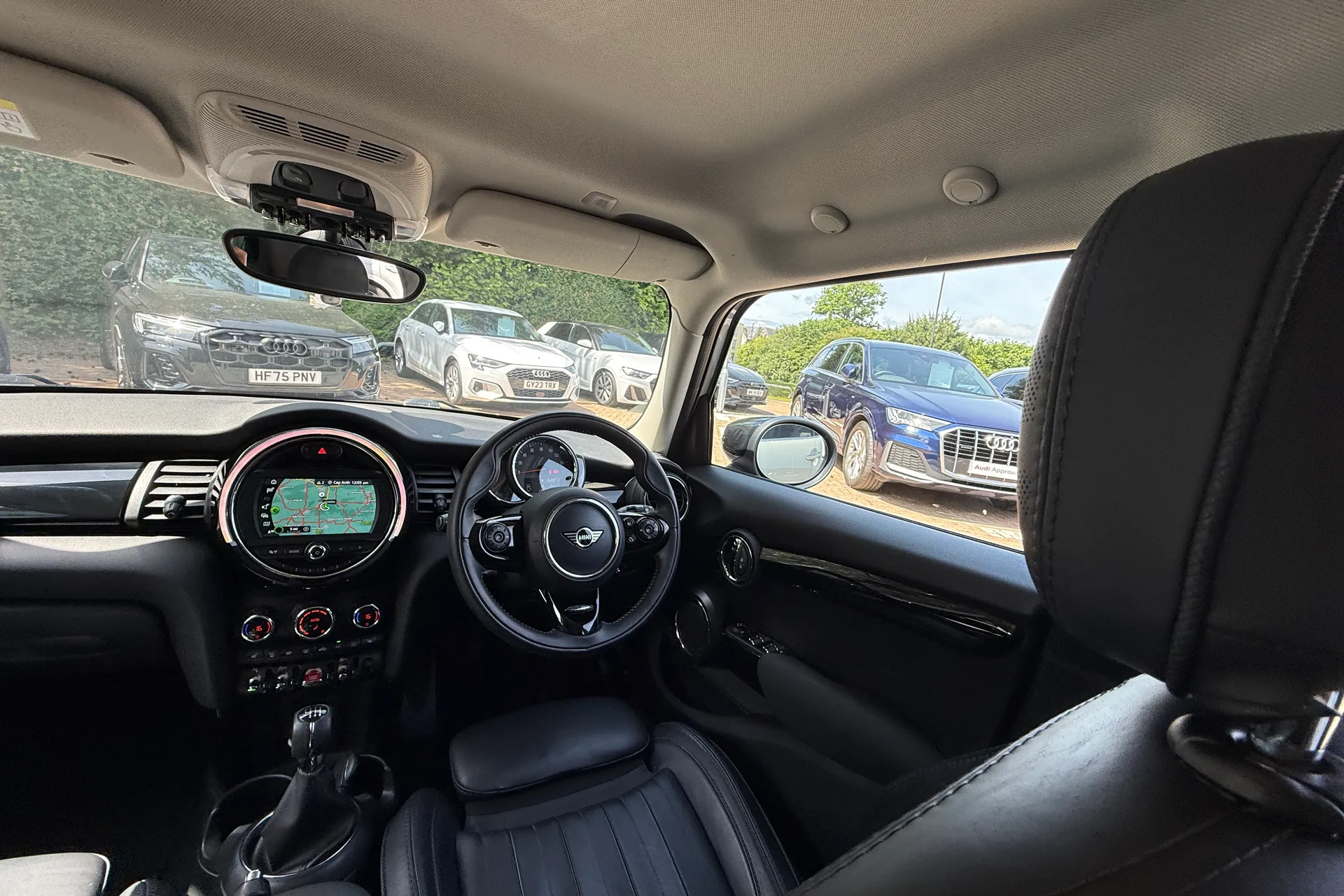 MINI HATCHBACK thumbnail image number 31