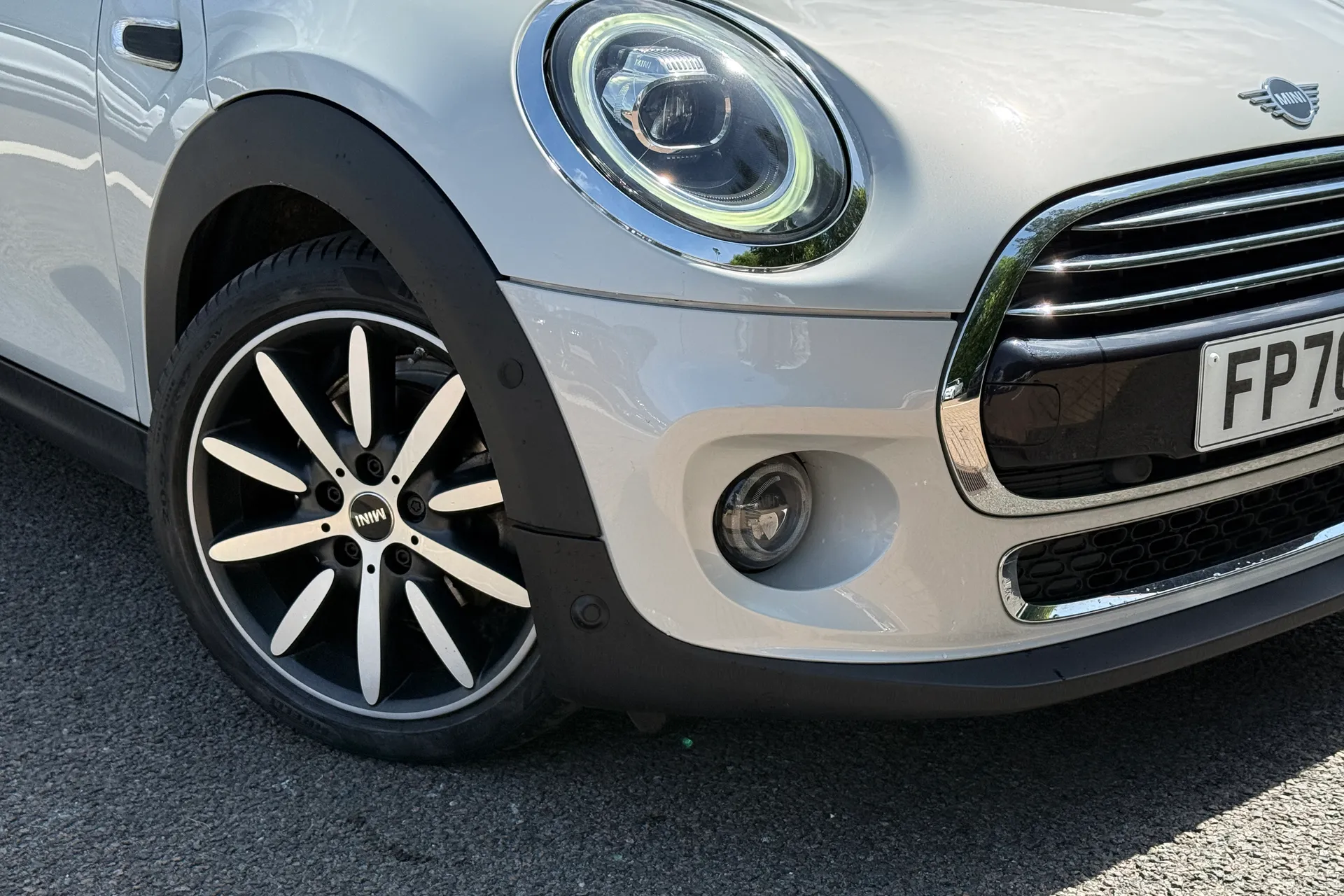 MINI HATCHBACK thumbnail image number 9