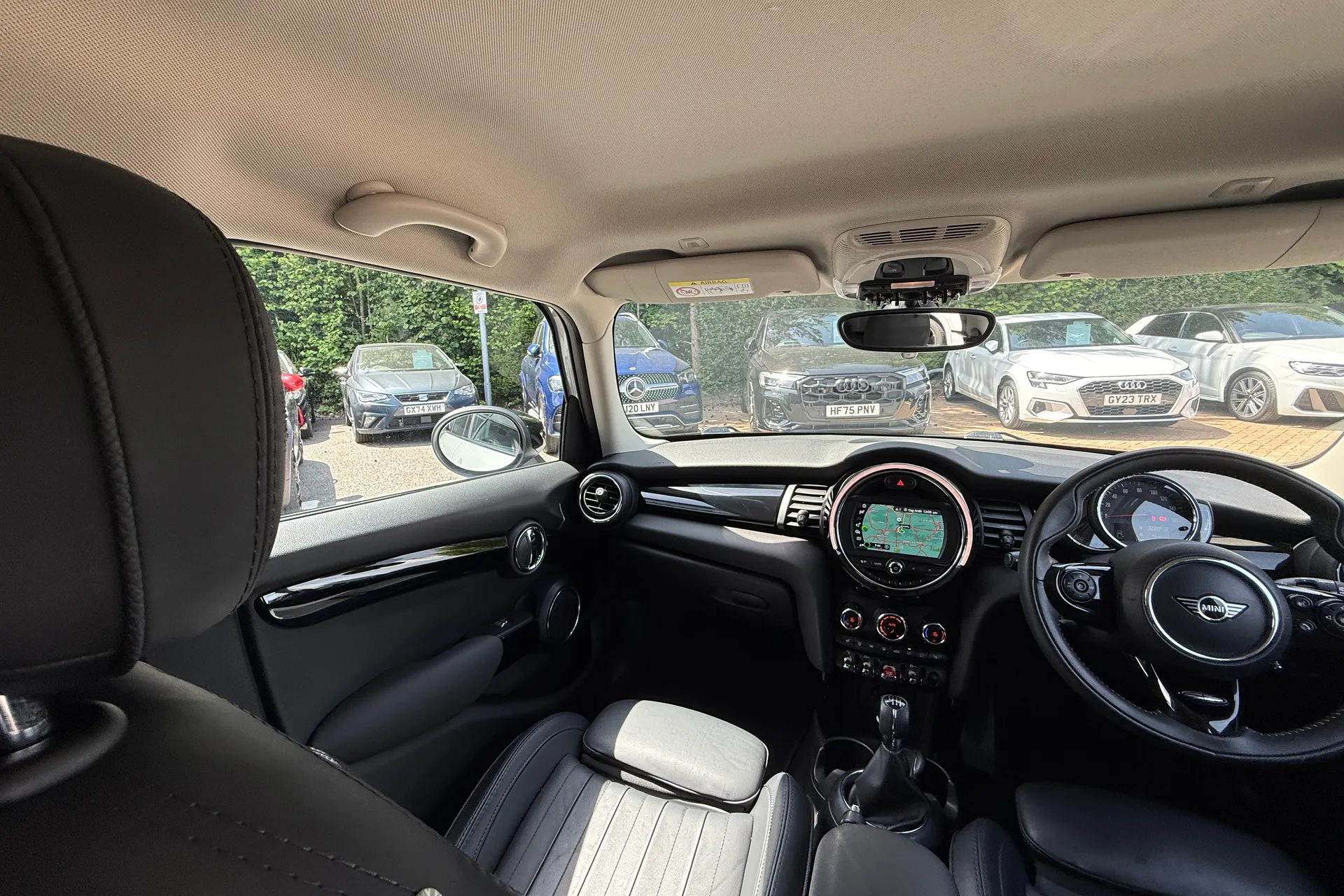 MINI HATCHBACK thumbnail image number 30