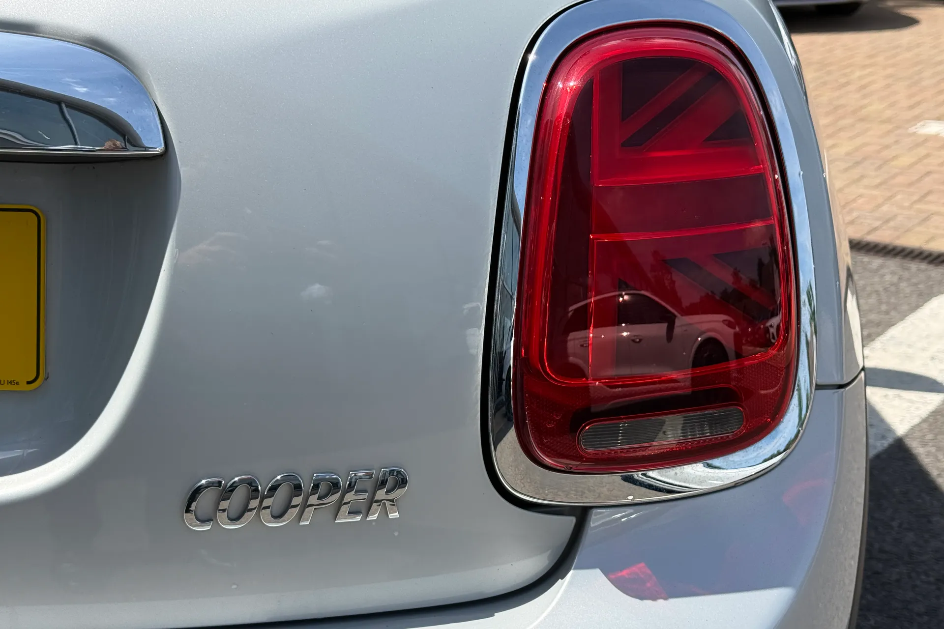 MINI HATCHBACK thumbnail image number 38