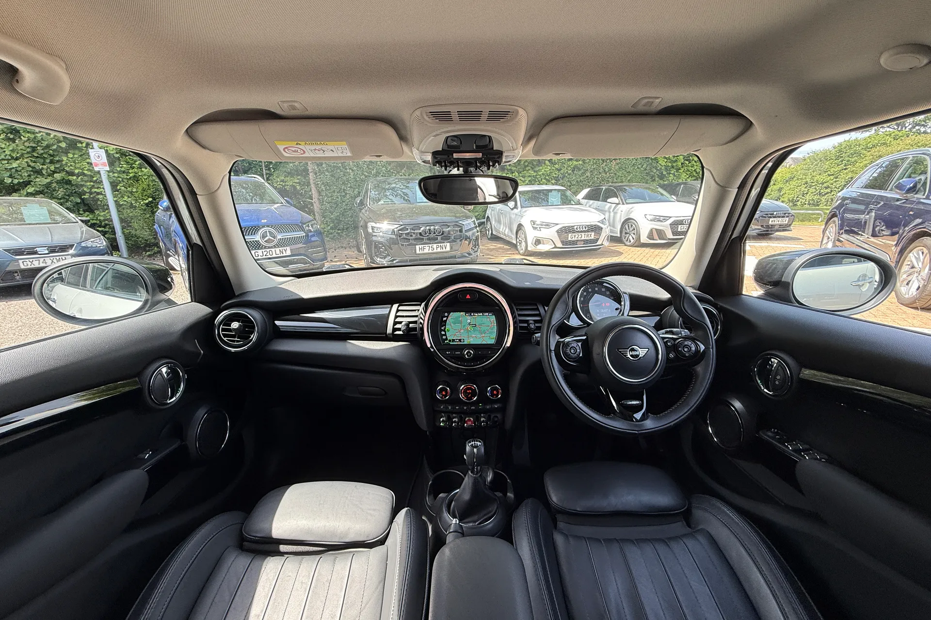 MINI HATCHBACK thumbnail image number 3