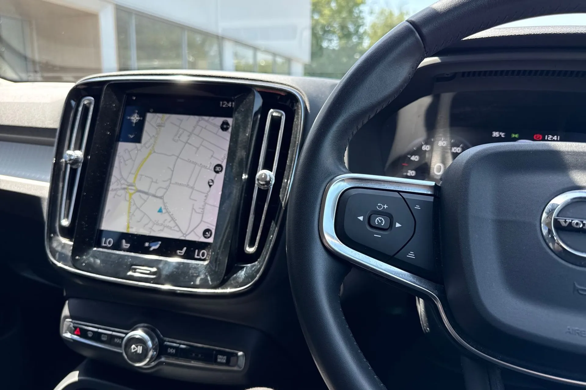 Volvo XC40 thumbnail image number 36