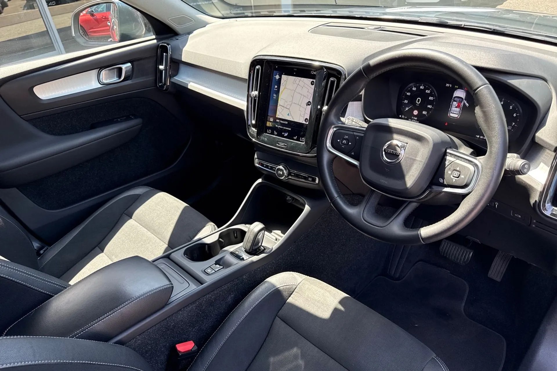 Volvo XC40 thumbnail image number 6