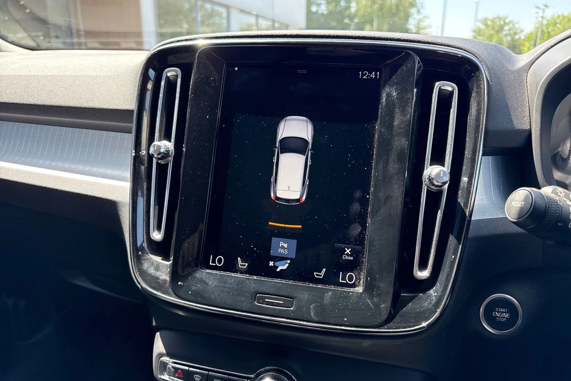 Volvo XC40 thumbnail image number 4