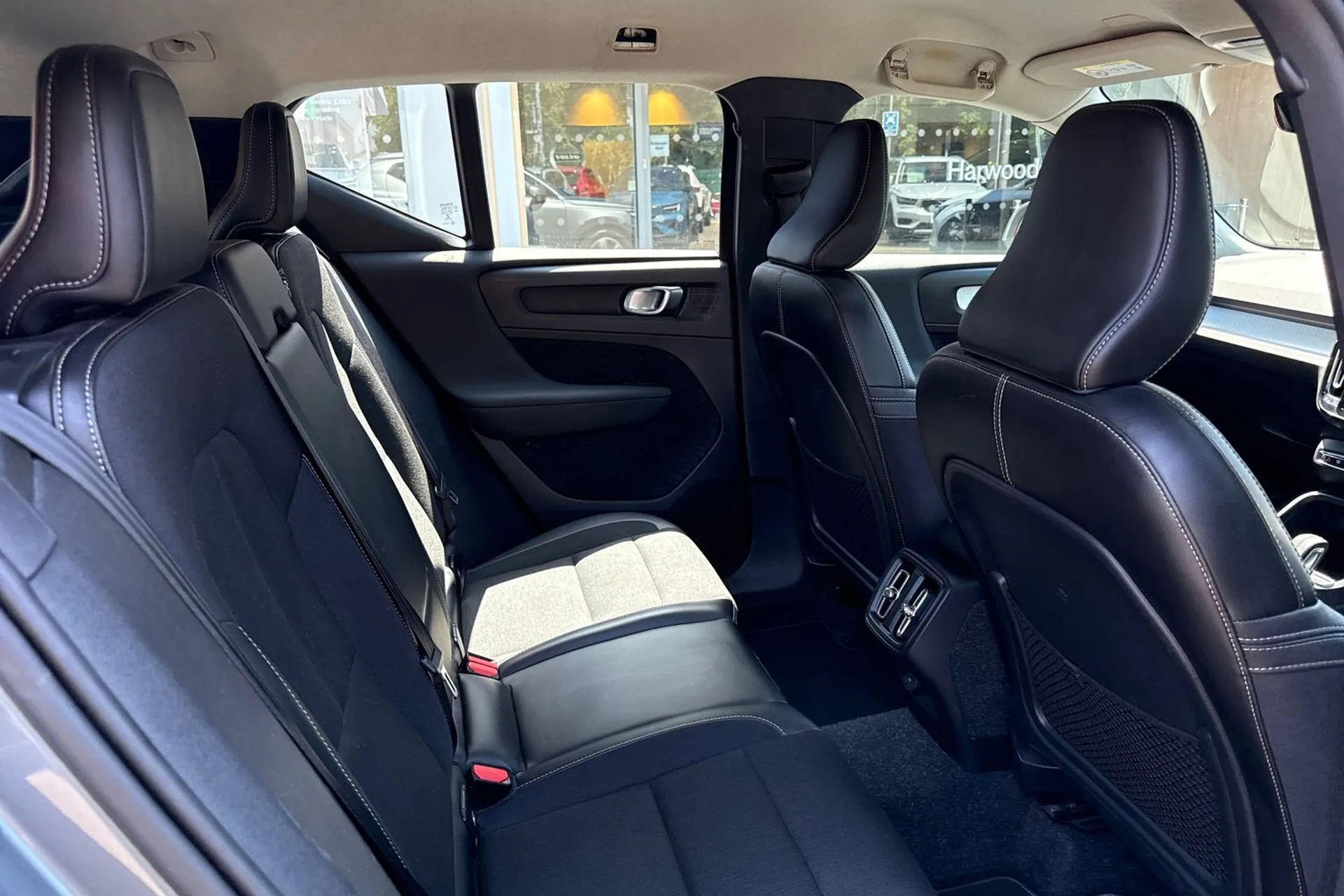Volvo XC40 thumbnail image number 23