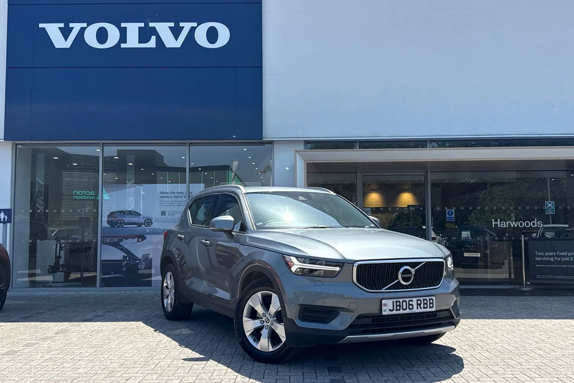 Volvo XC40 focused image