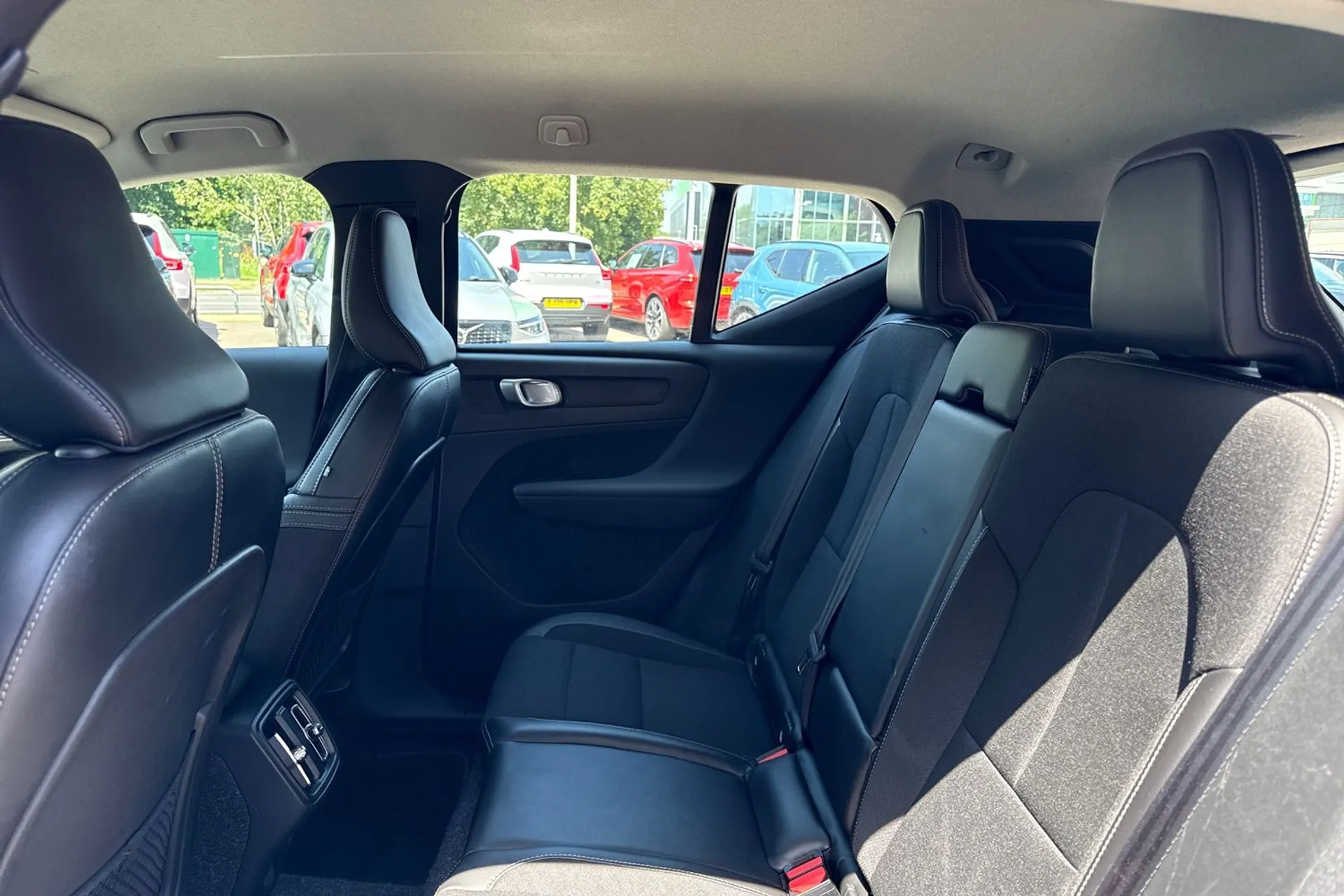 Volvo XC40 thumbnail image number 30