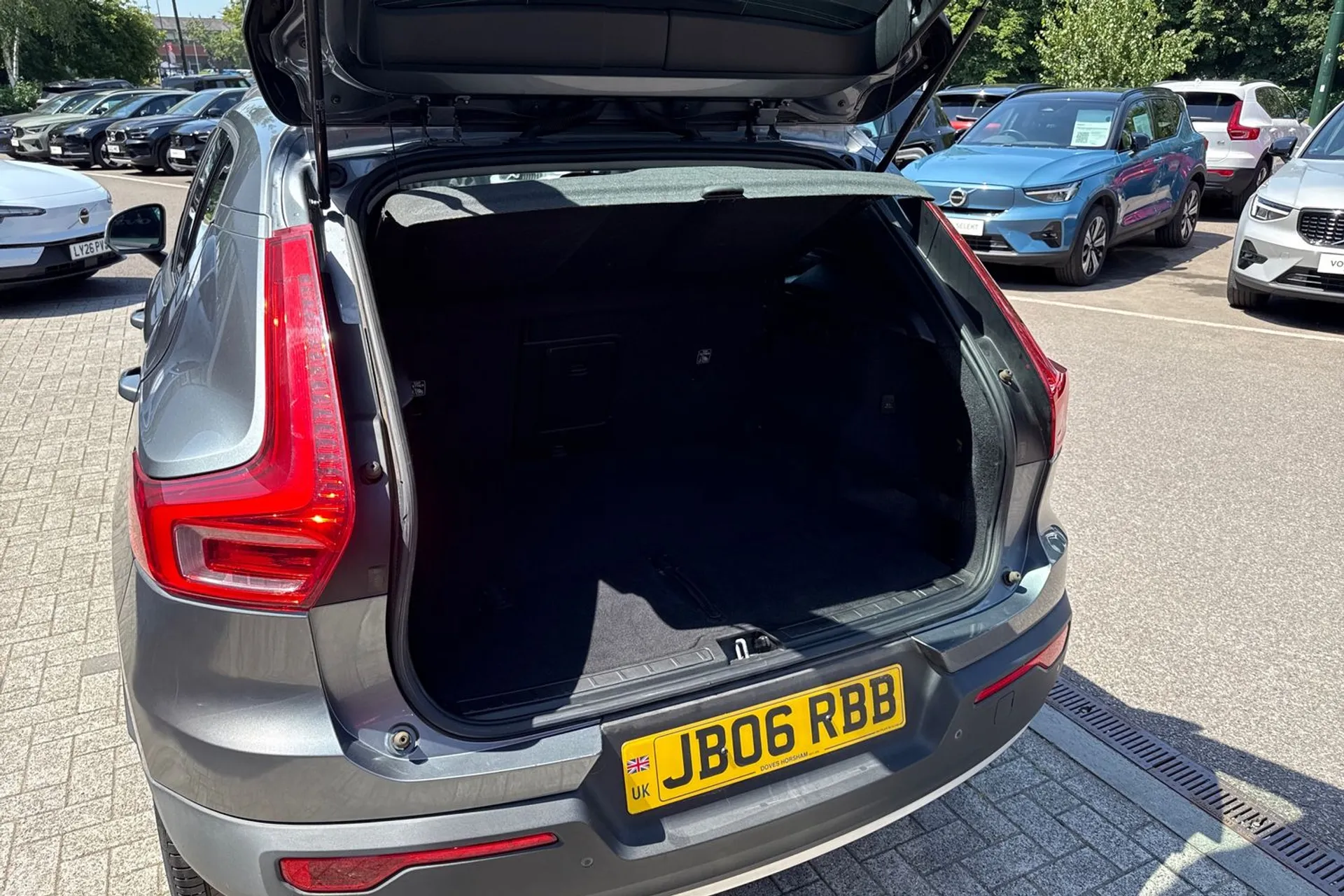 Volvo XC40 thumbnail image number 21