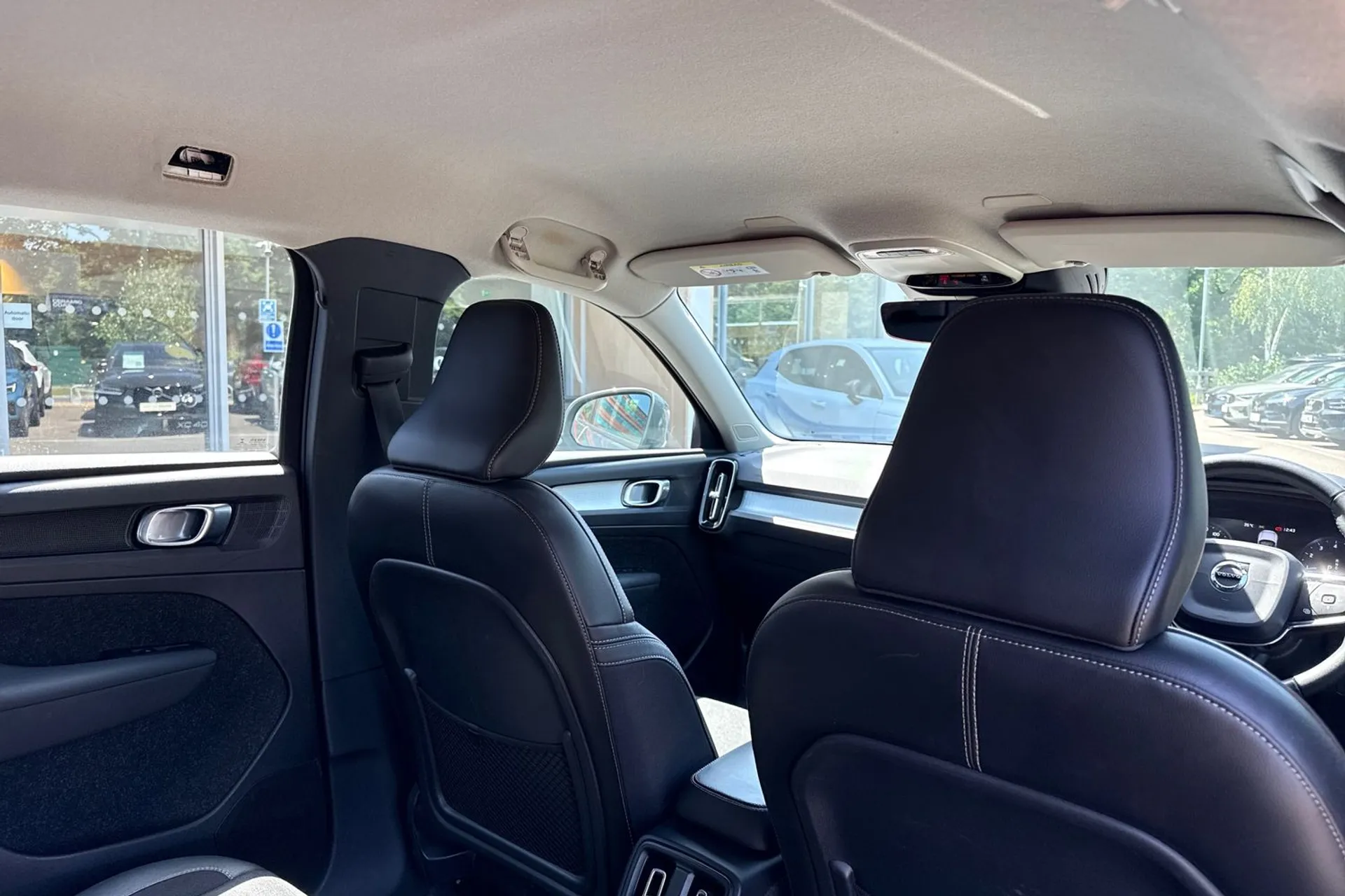 Volvo XC40 thumbnail image number 24
