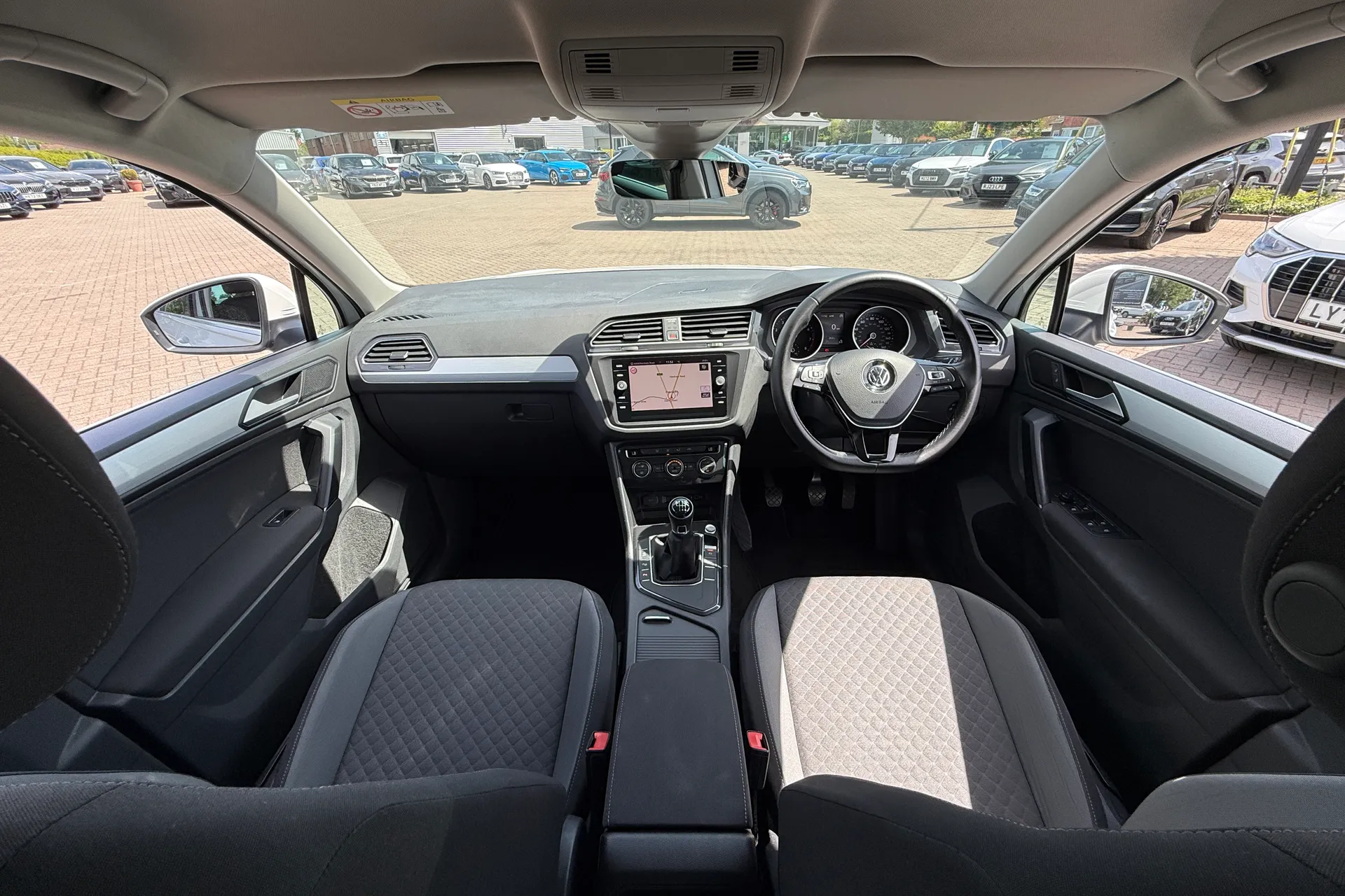 VOLKSWAGEN TIGUAN thumbnail image number 3
