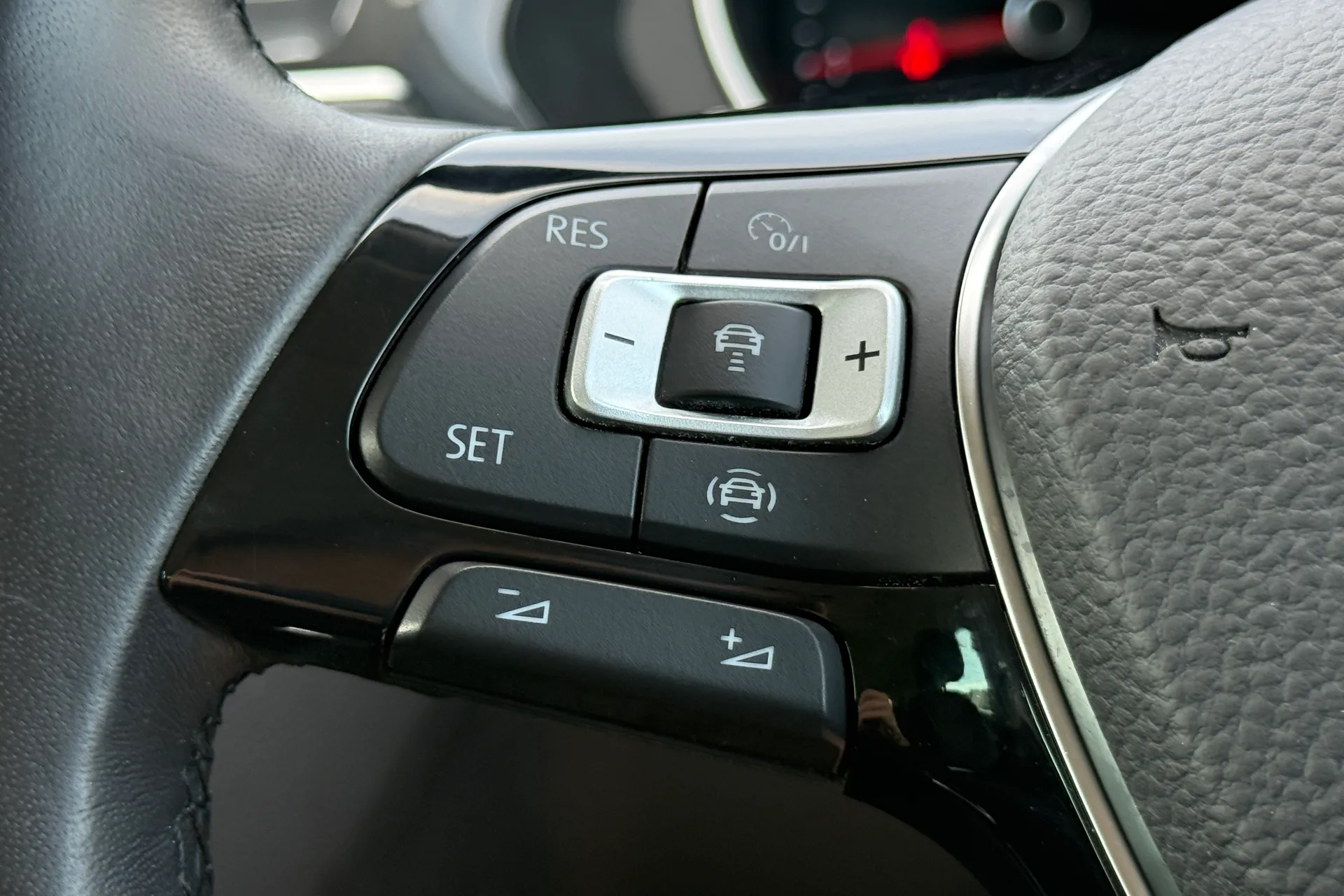 VOLKSWAGEN TIGUAN thumbnail image number 15