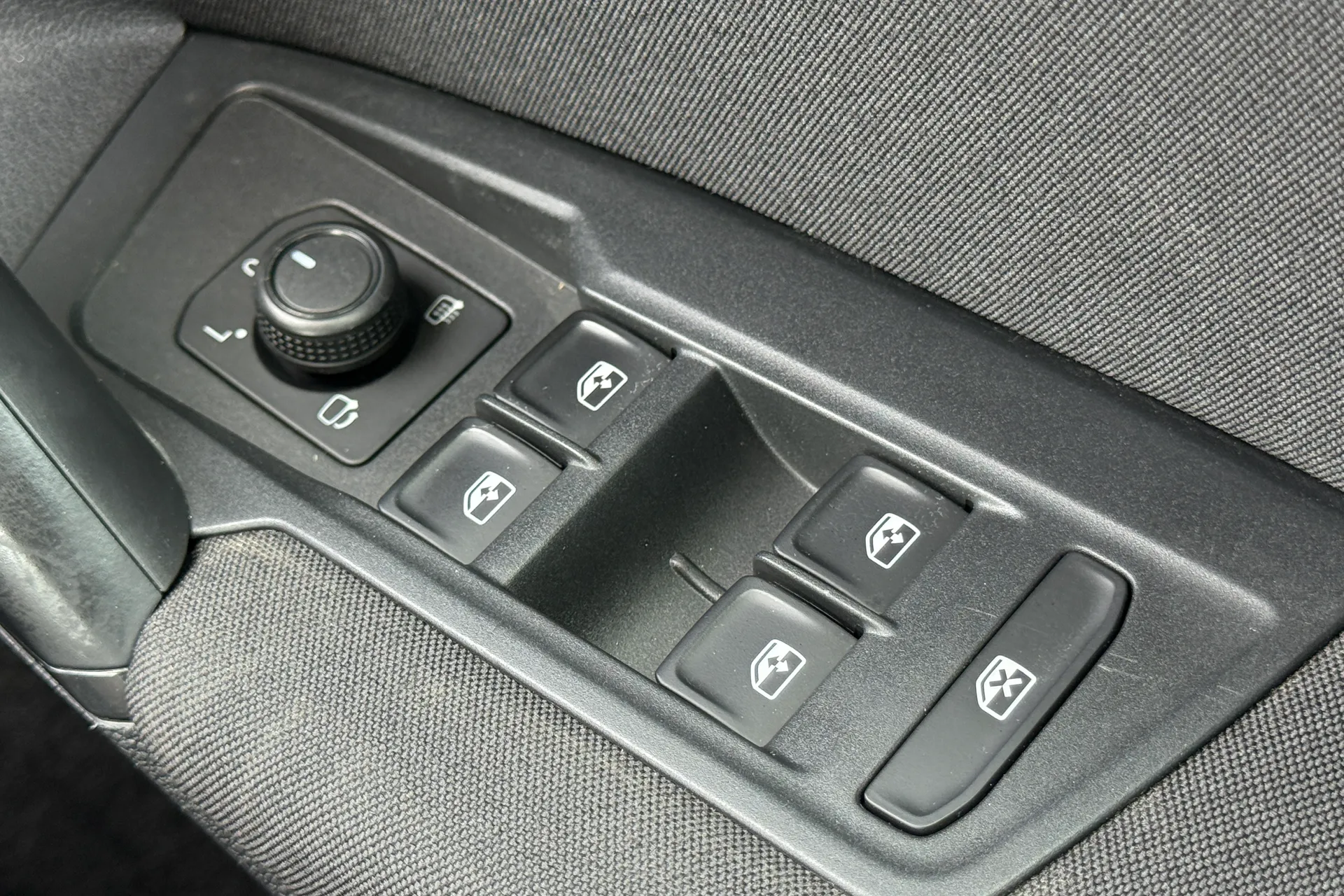 VOLKSWAGEN TIGUAN thumbnail image number 13