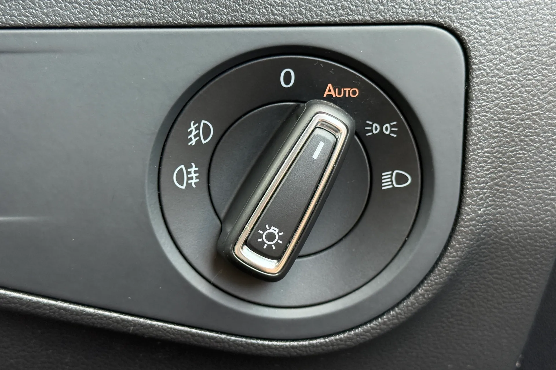 VOLKSWAGEN TIGUAN thumbnail image number 17