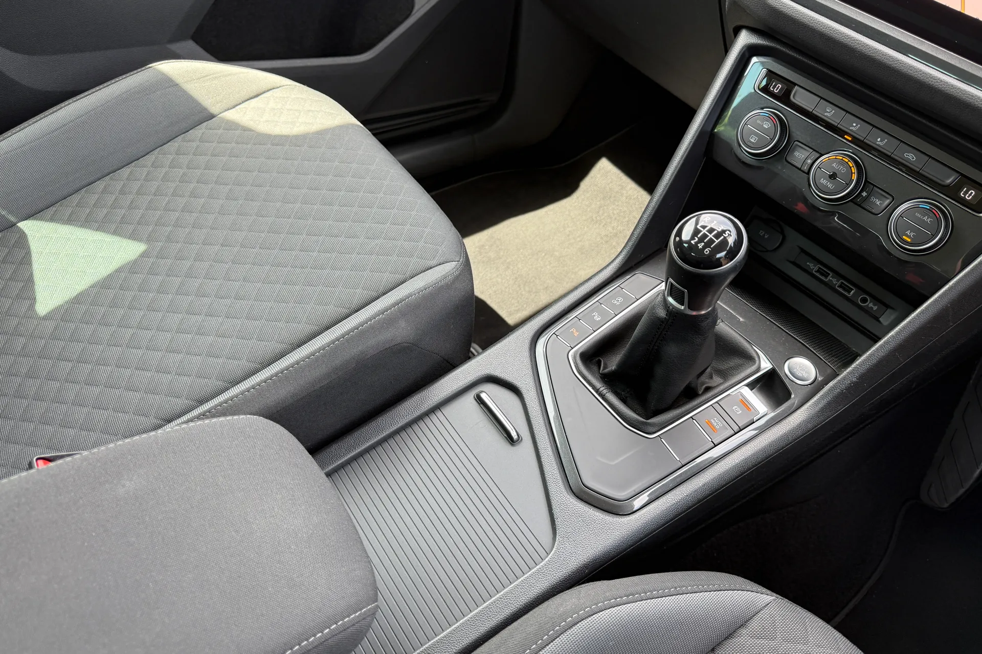 VOLKSWAGEN TIGUAN thumbnail image number 33