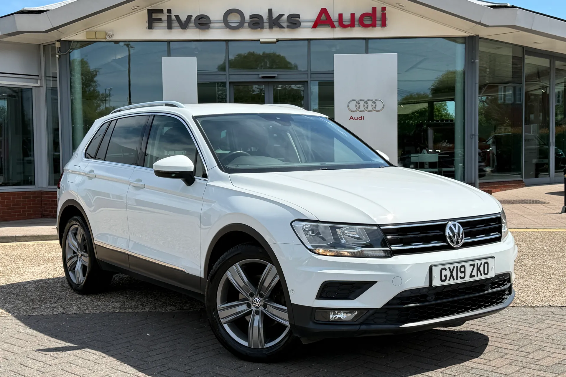 VOLKSWAGEN TIGUAN focused image