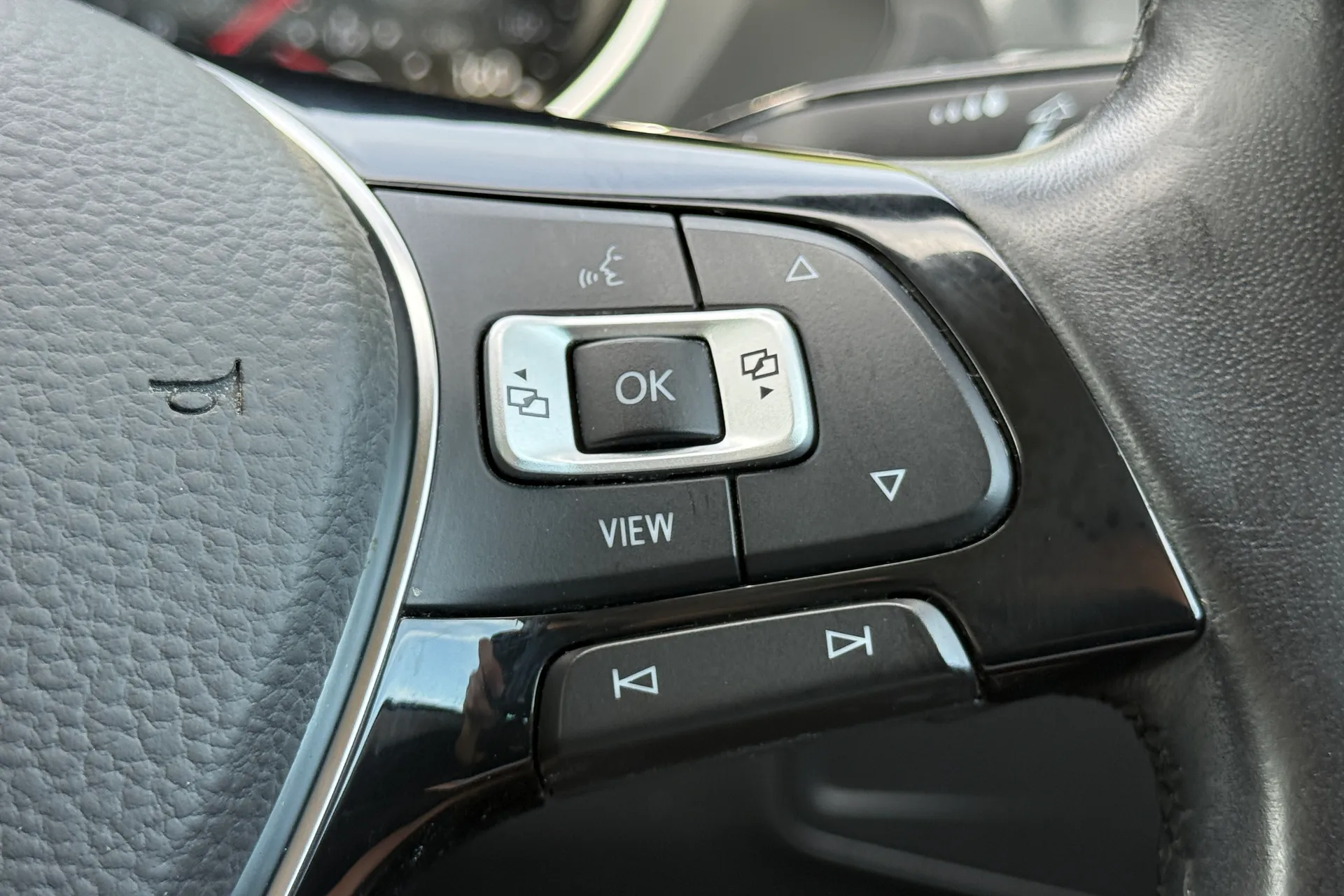 VOLKSWAGEN TIGUAN thumbnail image number 16